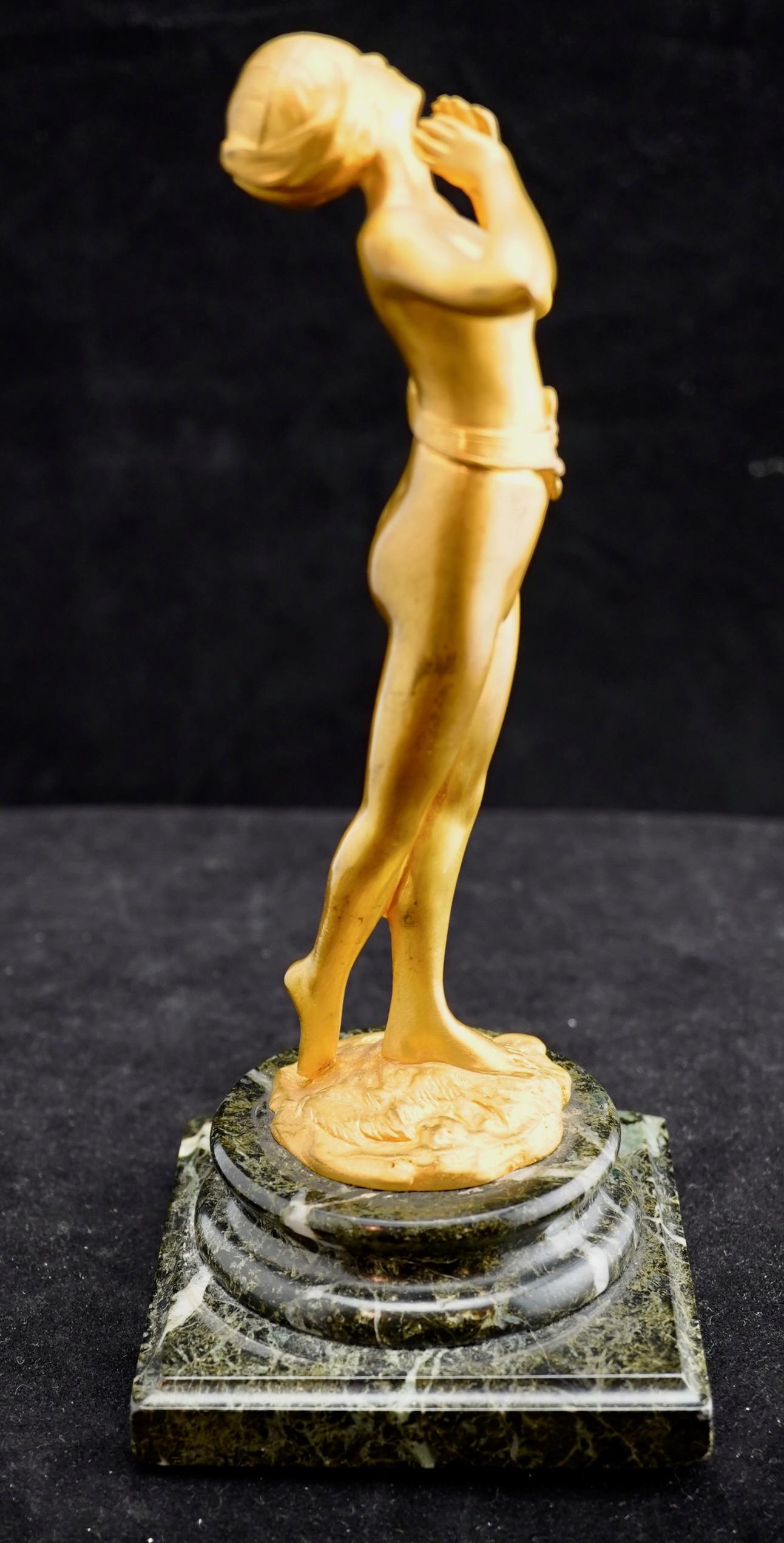 Français Statue de nu féminin en bronze doré Art Nouveau de Georges Flamand. en vente