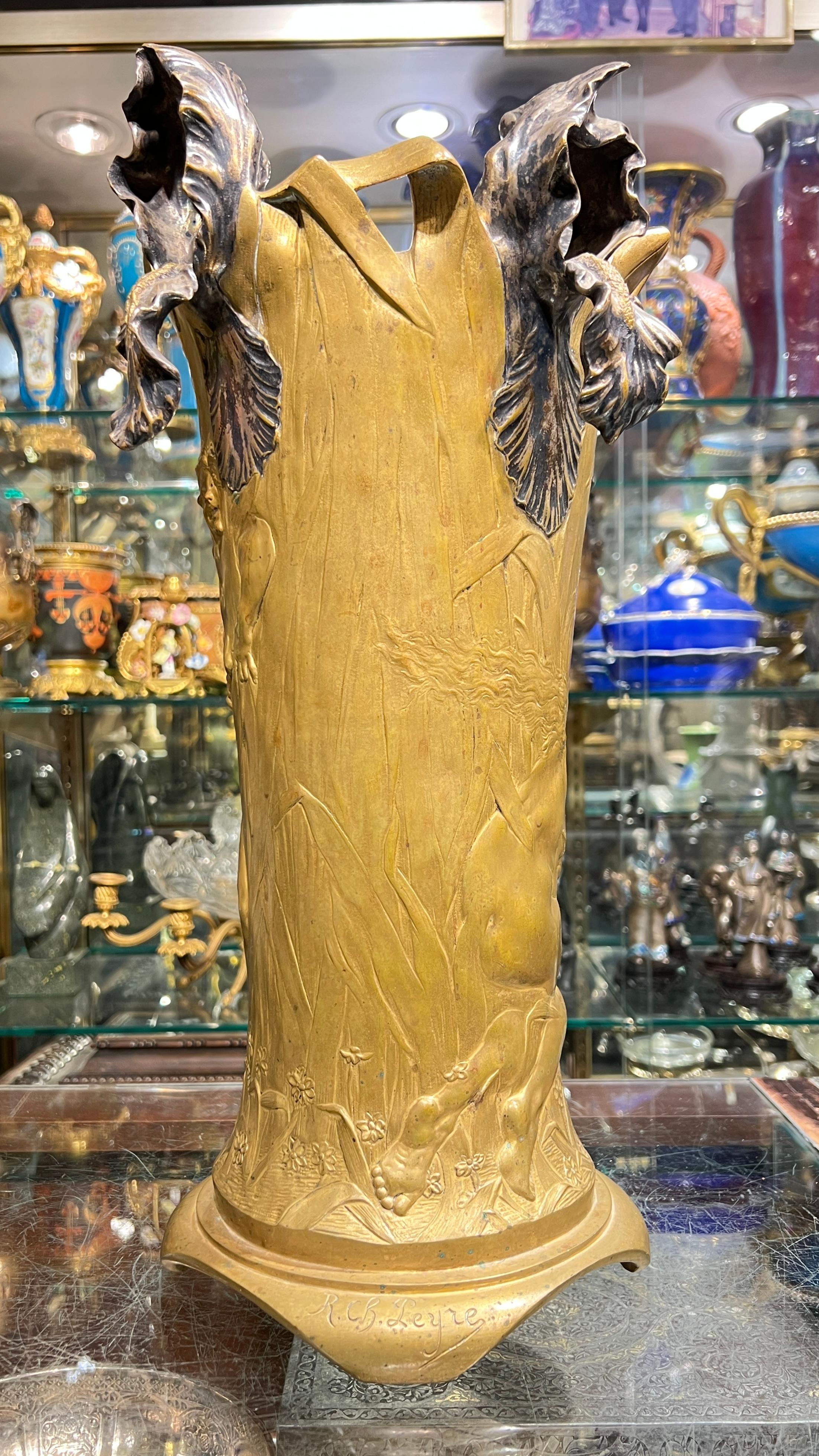 XX secolo Vaso da fiori in bronzo dorato Art Nouveau di Charles Raphael Charles Peyre in vendita