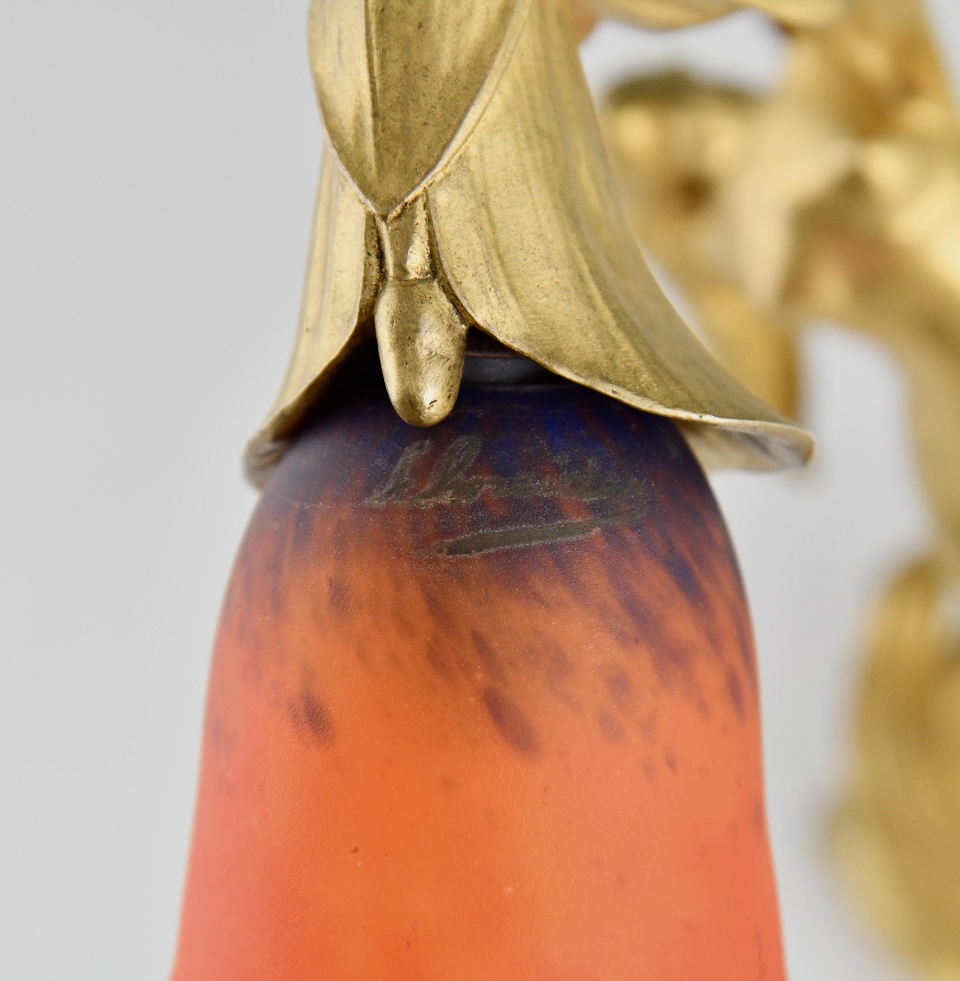 Lámpara Art Nouveau de bronce dorado con desnudo de Helène Sibeud con cristal Schneider. en venta 3