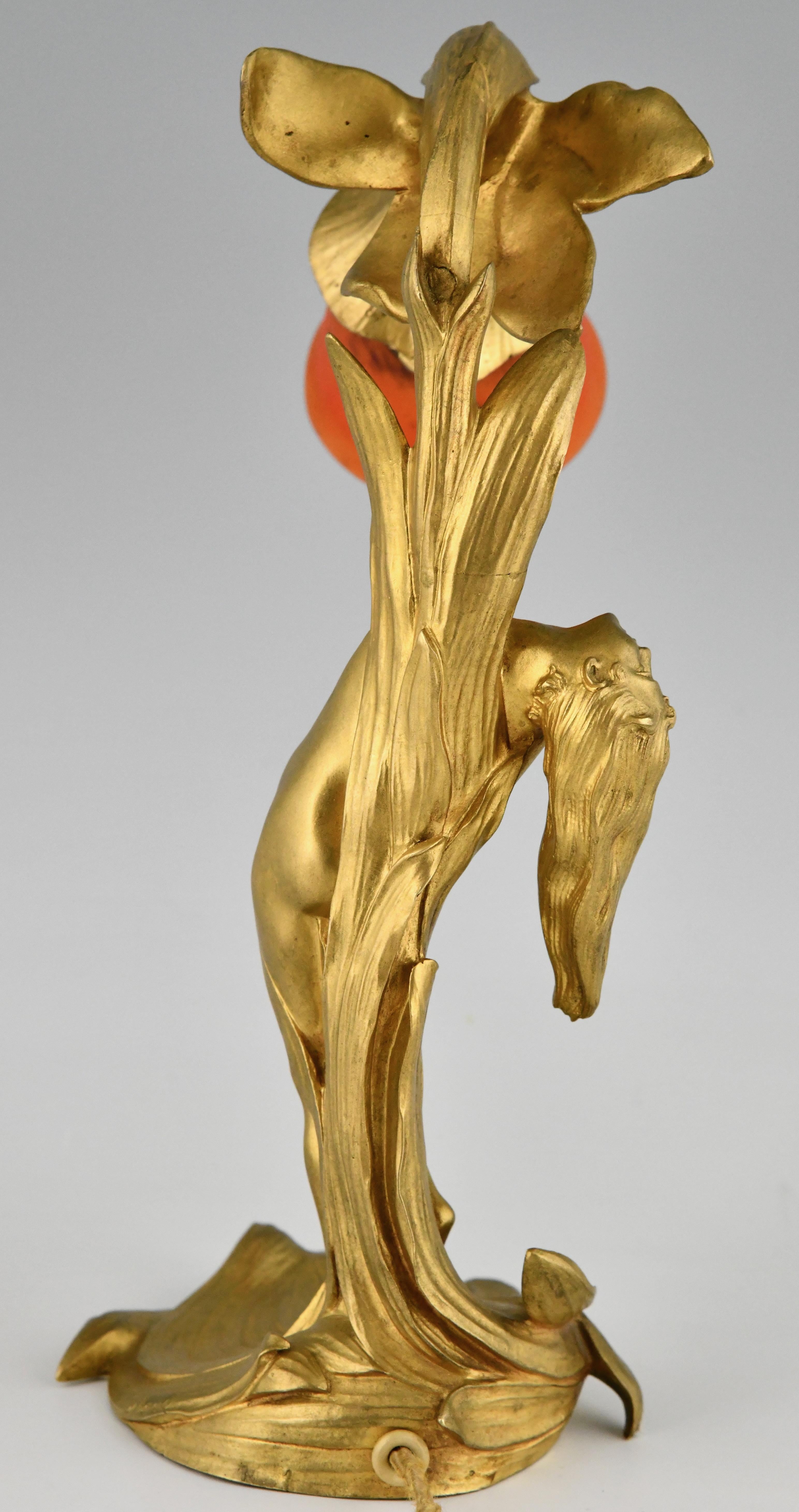 Lámpara Art Nouveau de bronce dorado con desnudo de Helène Sibeud con cristal Schneider. principios del siglo XX en venta