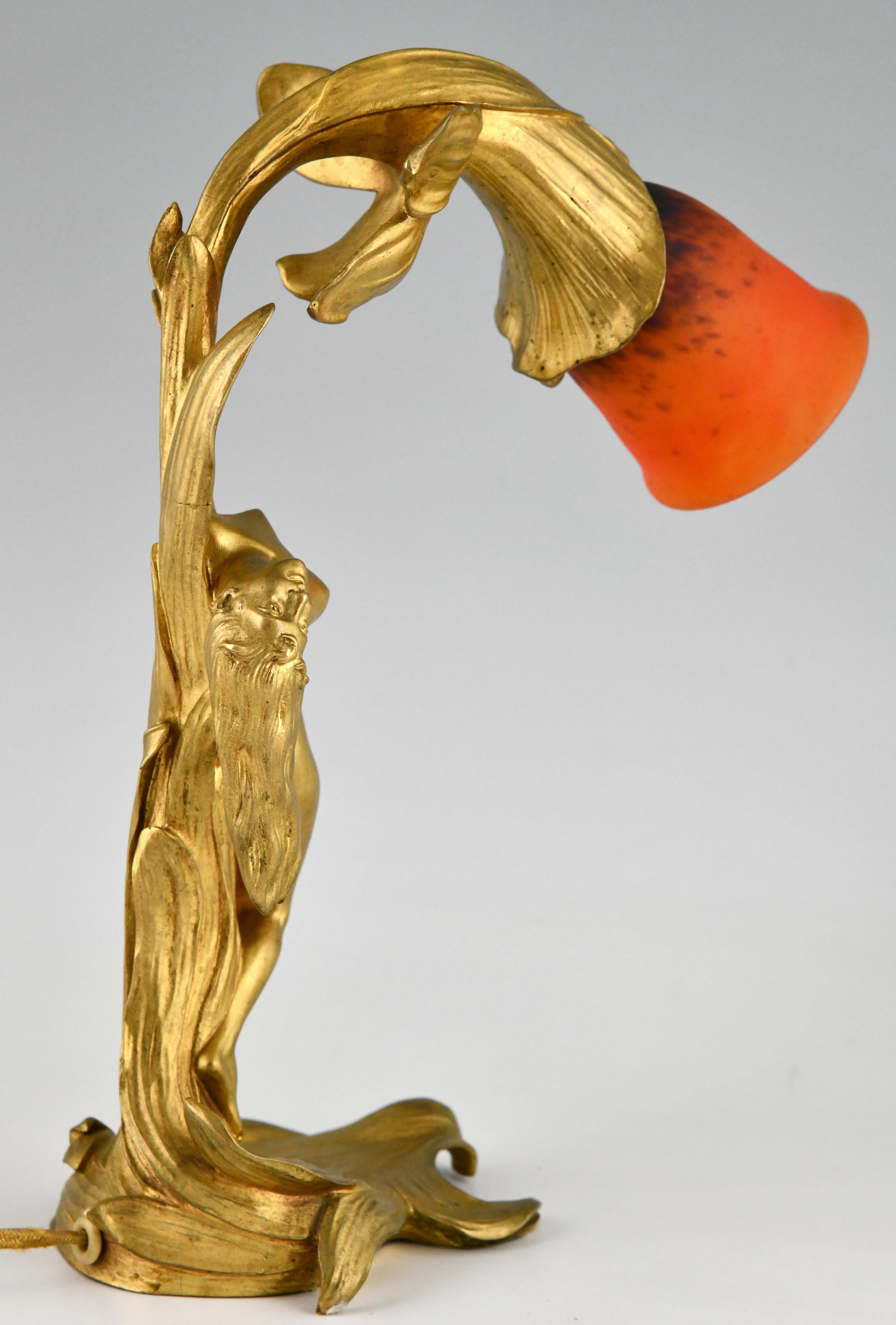 Lámpara Art Nouveau de bronce dorado con desnudo de Helène Sibeud con cristal Schneider. Bronce en venta