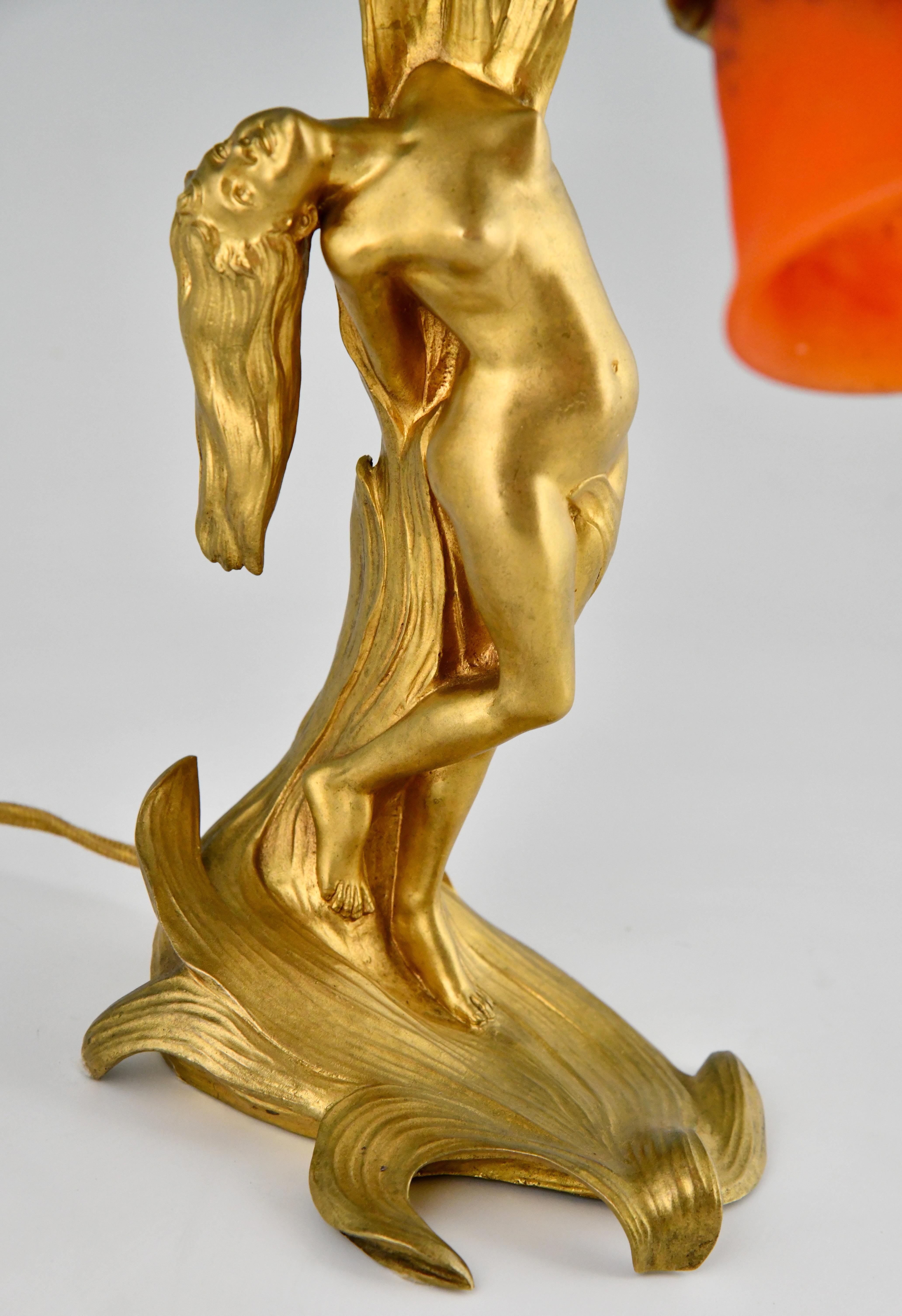 Lámpara Art Nouveau de bronce dorado con desnudo de Helène Sibeud con cristal Schneider. en venta 1