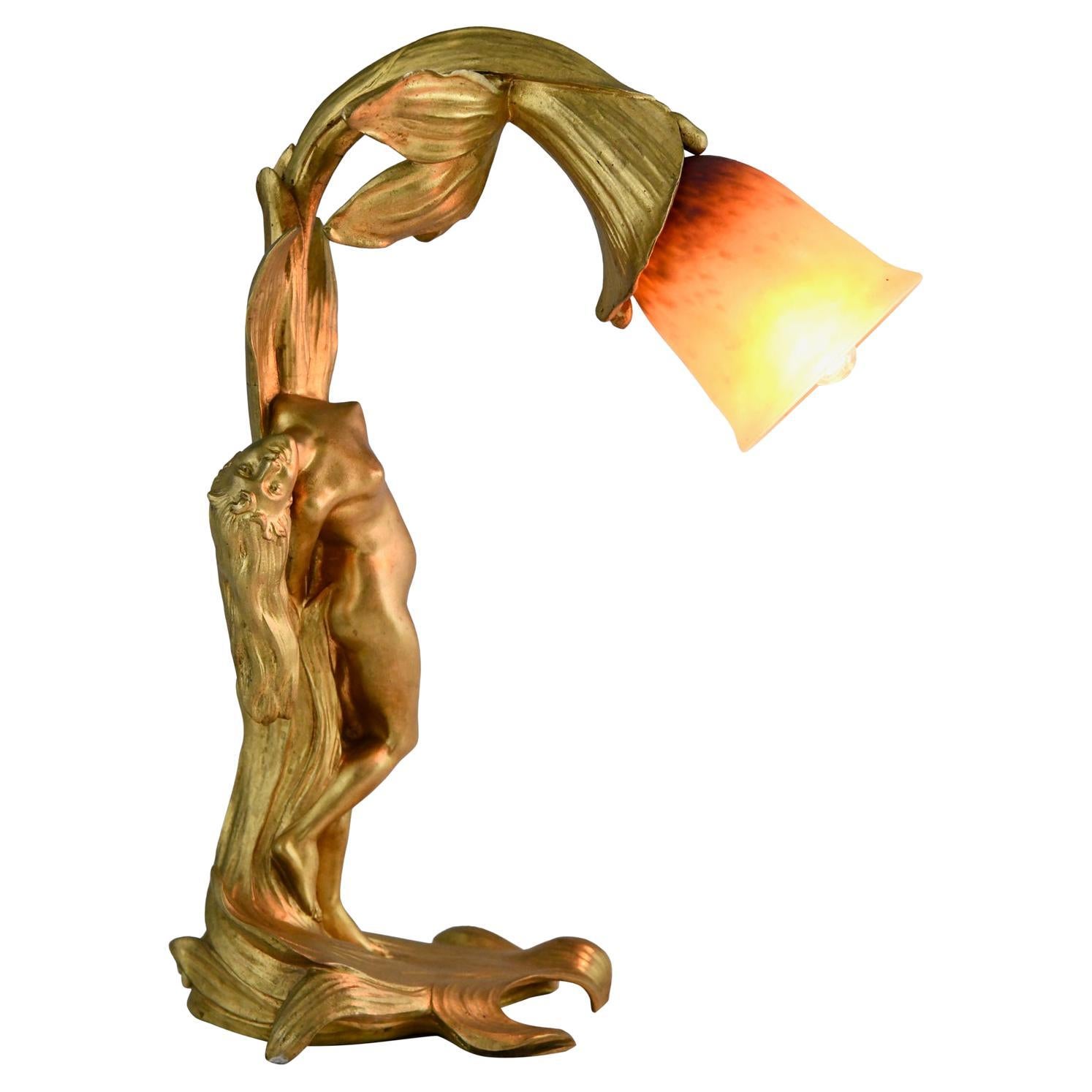 Lámpara Art Nouveau de bronce dorado con desnudo de Helène Sibeud con cristal Schneider. en venta