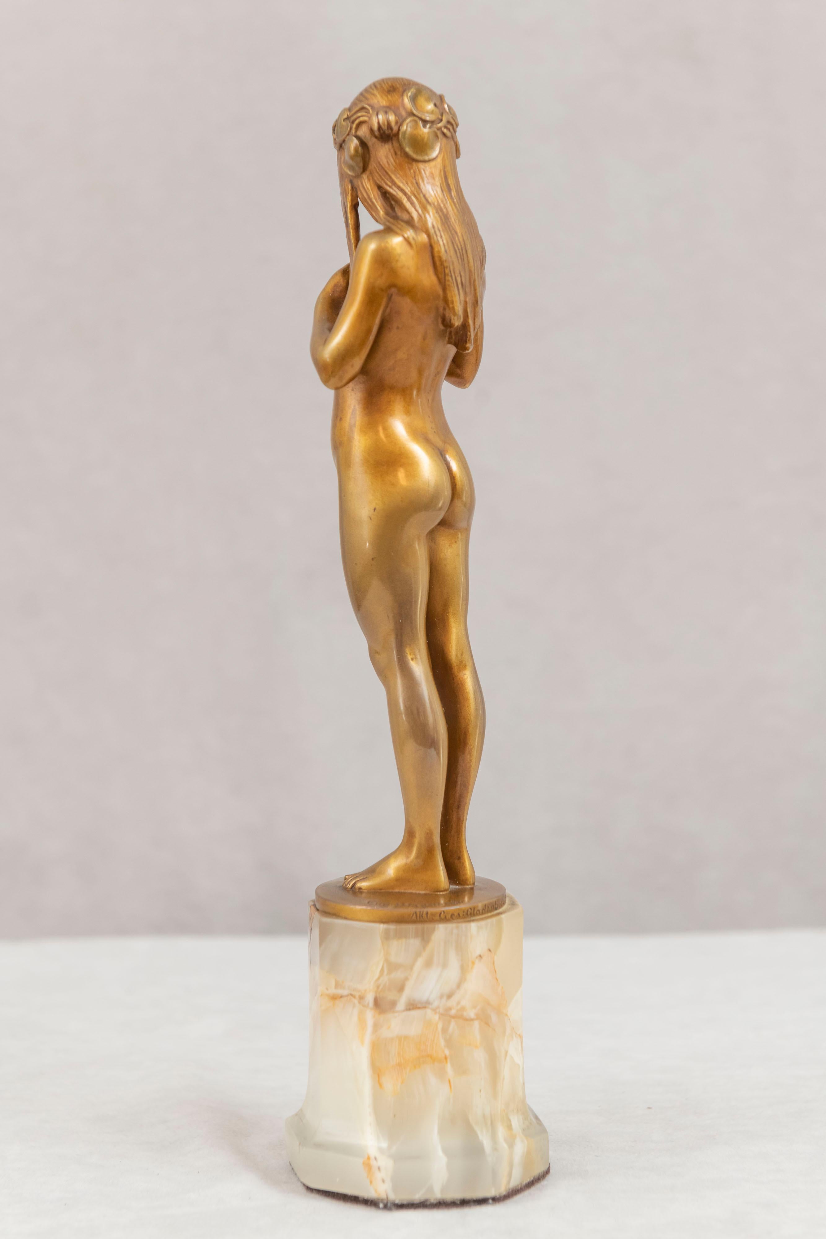 Art Nouveau Gilt Bronze Young Female Nude Holding Her Pet Frog In Good Condition In Petaluma, CA