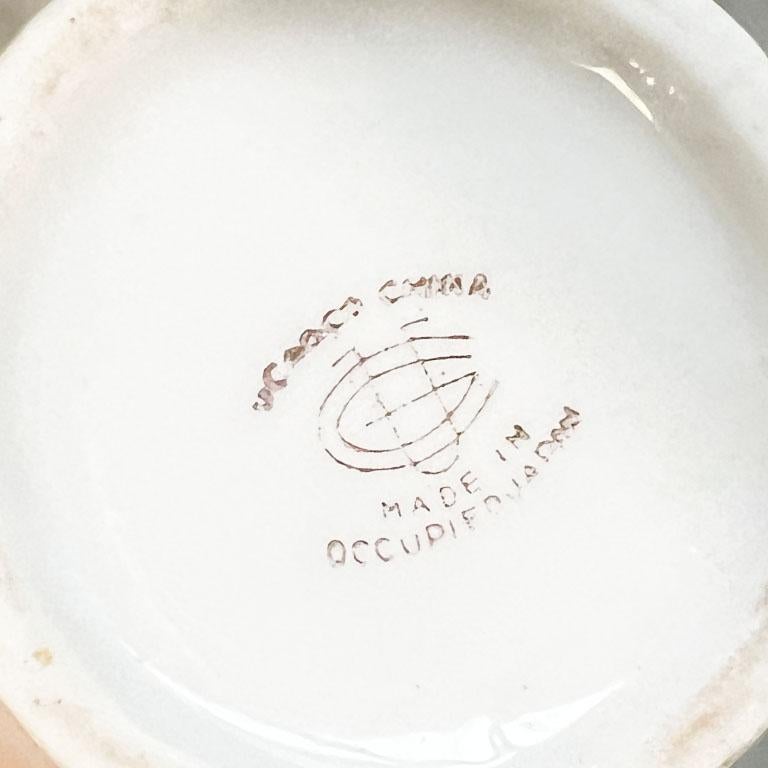 Giapponese Vaso in ceramica dorata Art Nouveau con motivo di fiori e cherubini - Giappone in vendita