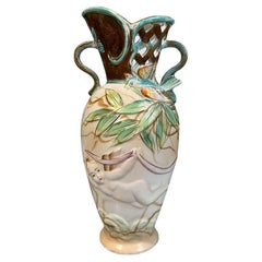 Vase en céramique dorée Art nouveau avec motif de fleurs et d'angelots - Japon