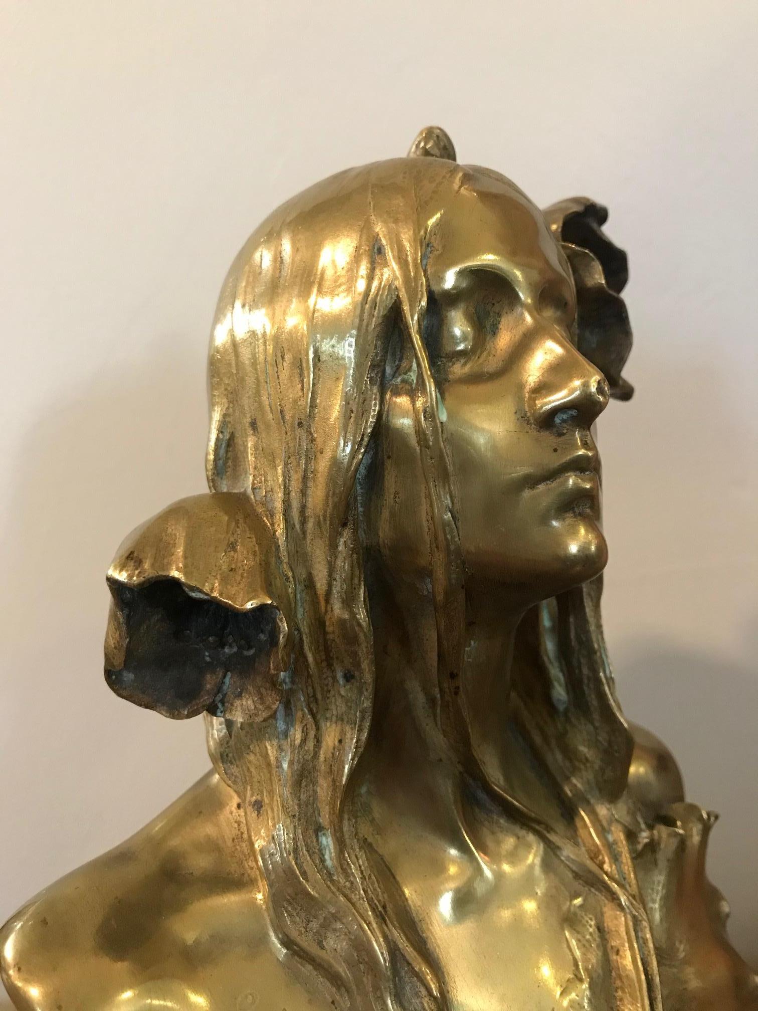 Bronze Sculpture de femme Maurice Bouval en bronze doré Art Nouveau:: années 1900