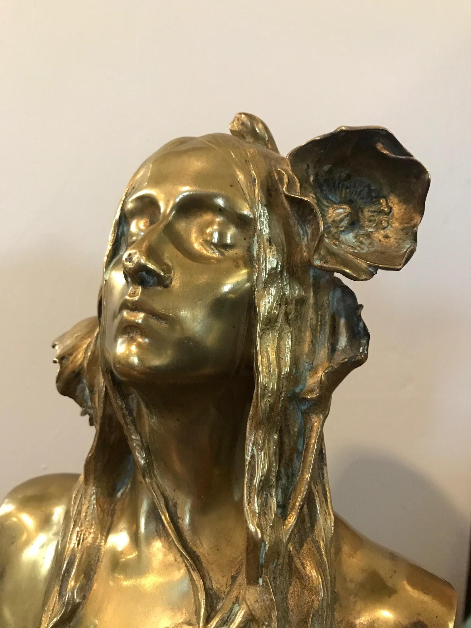Sculpture de femme Maurice Bouval en bronze doré Art Nouveau:: années 1900 1