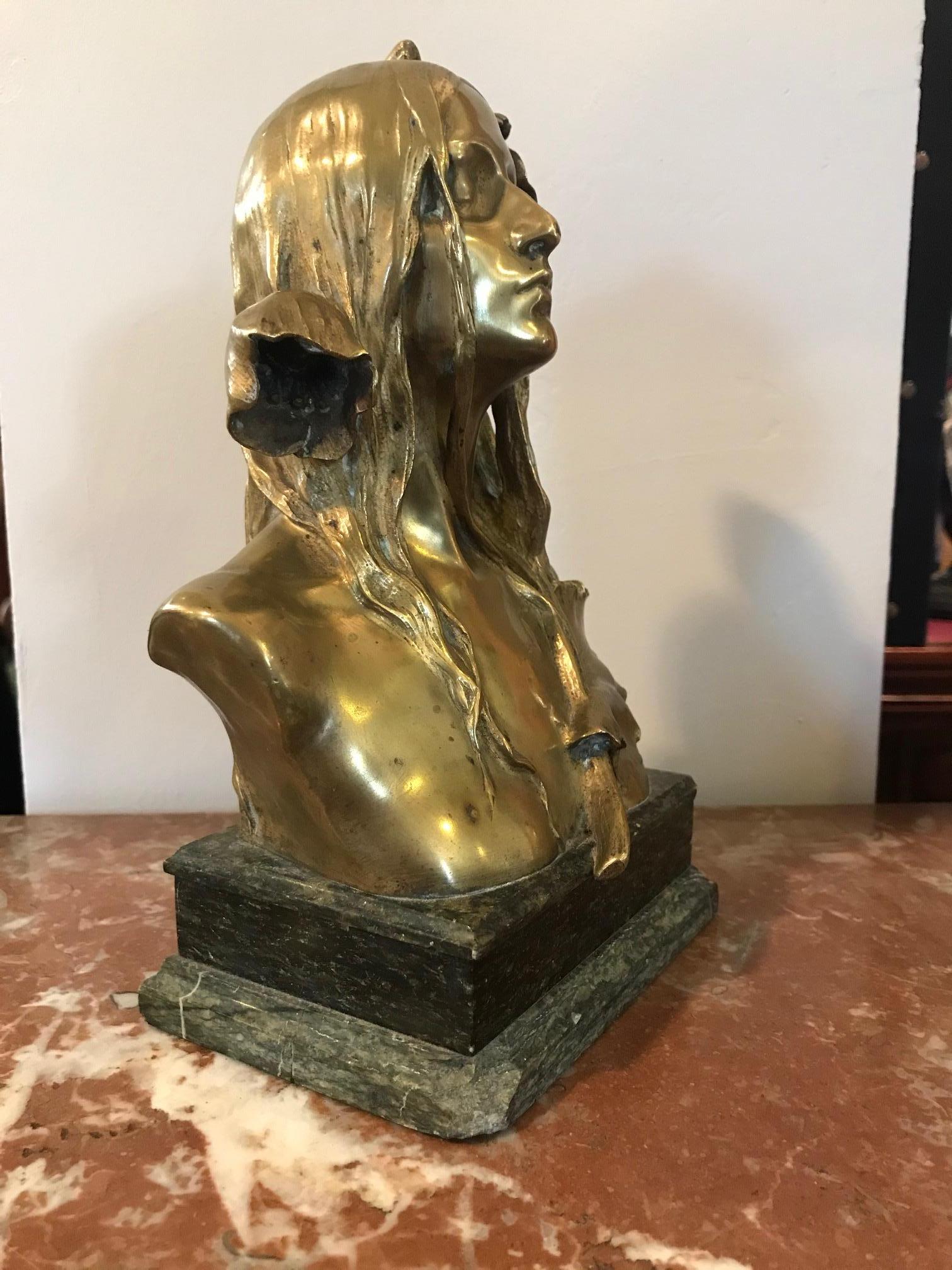Doré Sculpture de femme Maurice Bouval en bronze doré Art Nouveau:: années 1900