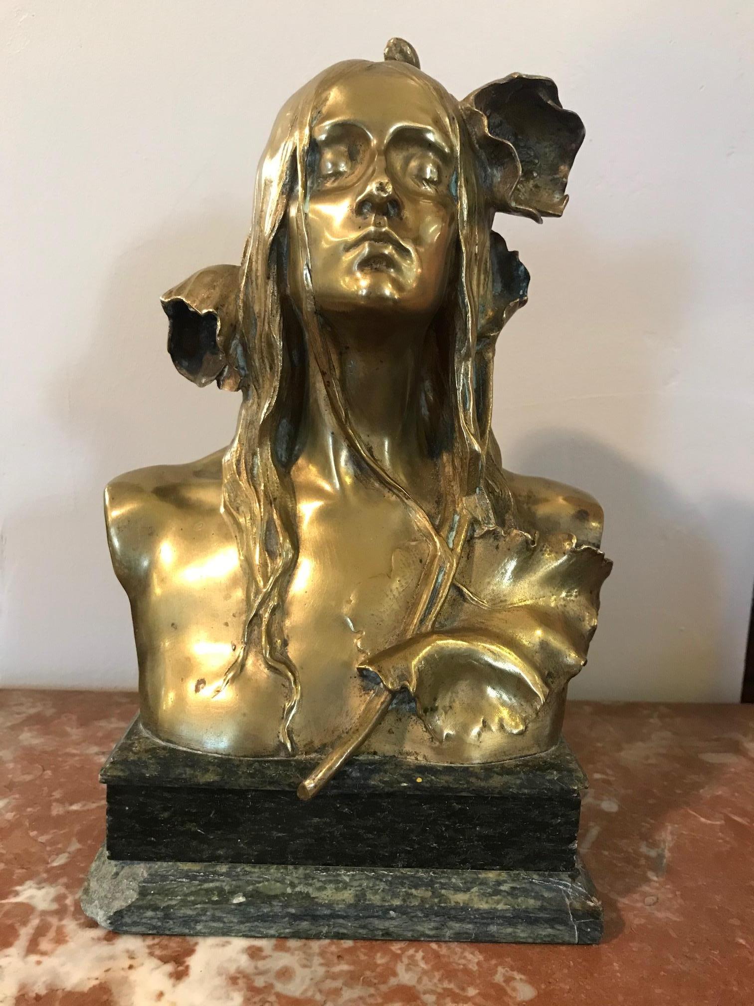 Sculpture de femme Maurice Bouval en bronze doré Art Nouveau:: années 1900 Bon état à LEGNY, FR