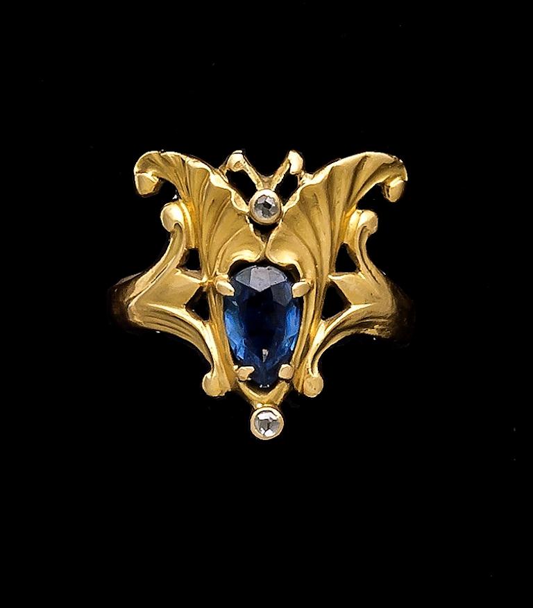 Art Nouveau Ginkgo Leaf Lotus Flower Sapphire Diamond Ring In Good Condition In Munich, Bavaria