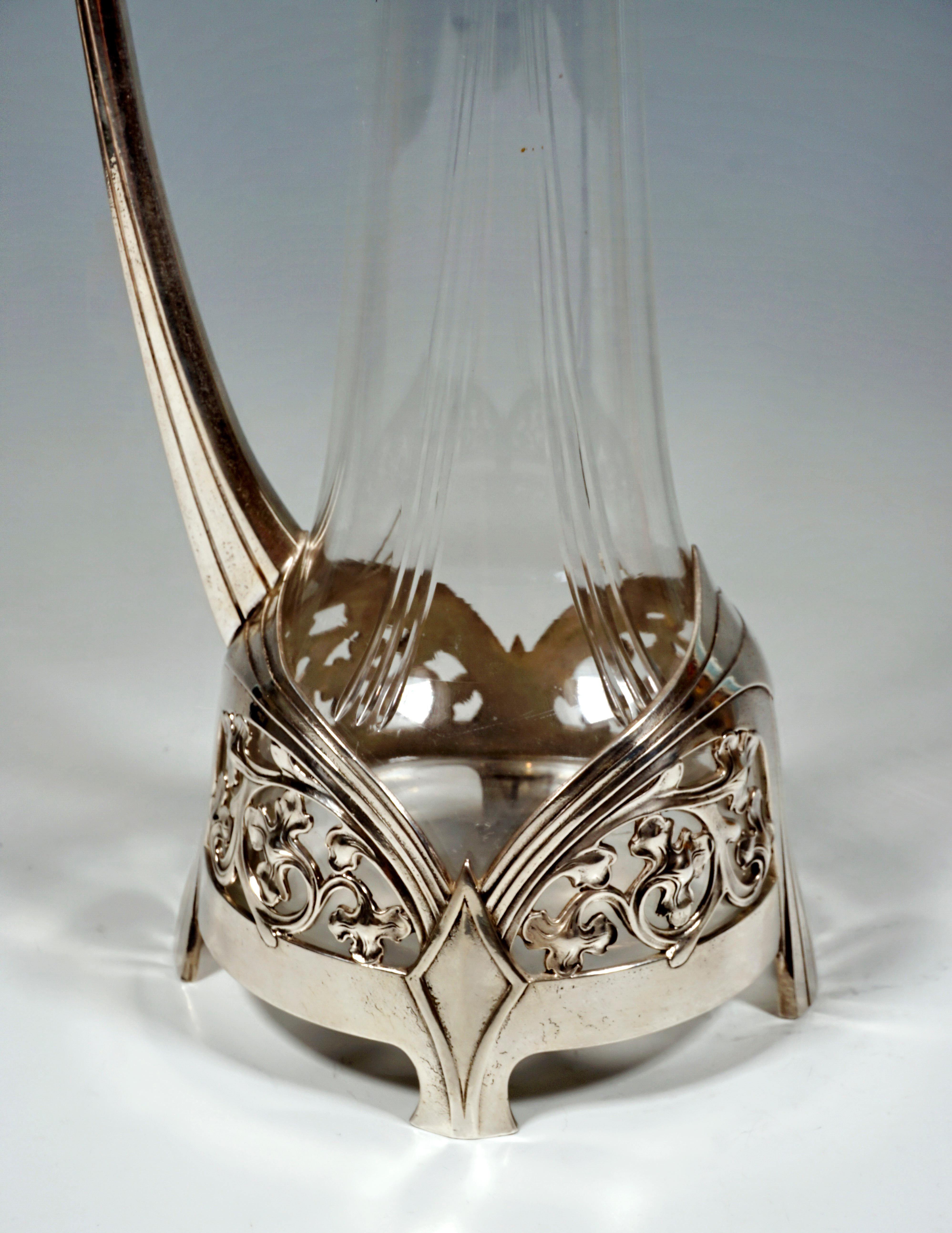 Facetté Carafe en verre Art Nouveau avec monture en métal argenté, WMF, Allemagne, 1903-1910 en vente