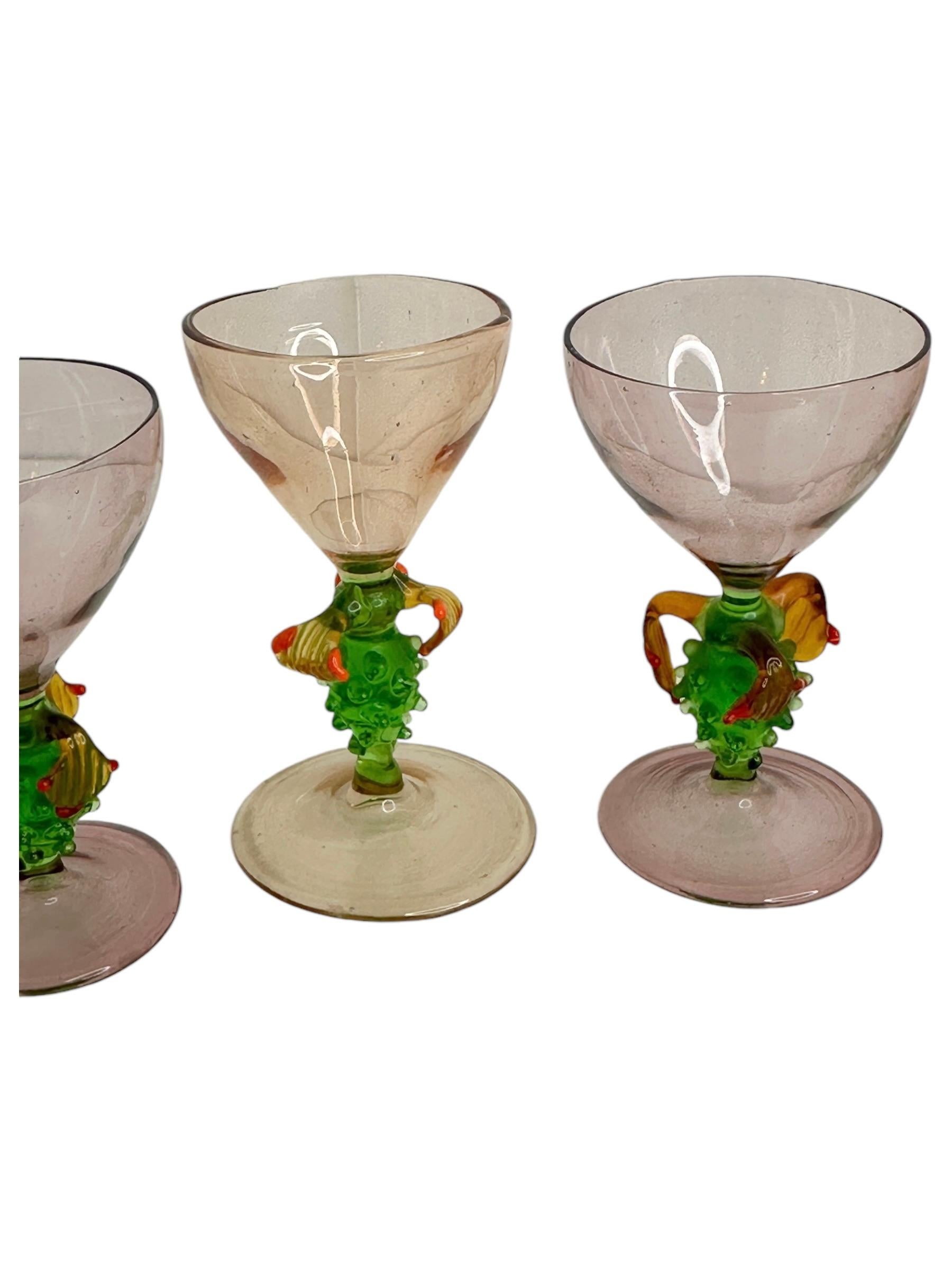 Juego de 6 copas y decantador de uvas de cristal Art Nouveau de Bimini, Vintage Austria Vidrio soplado en venta