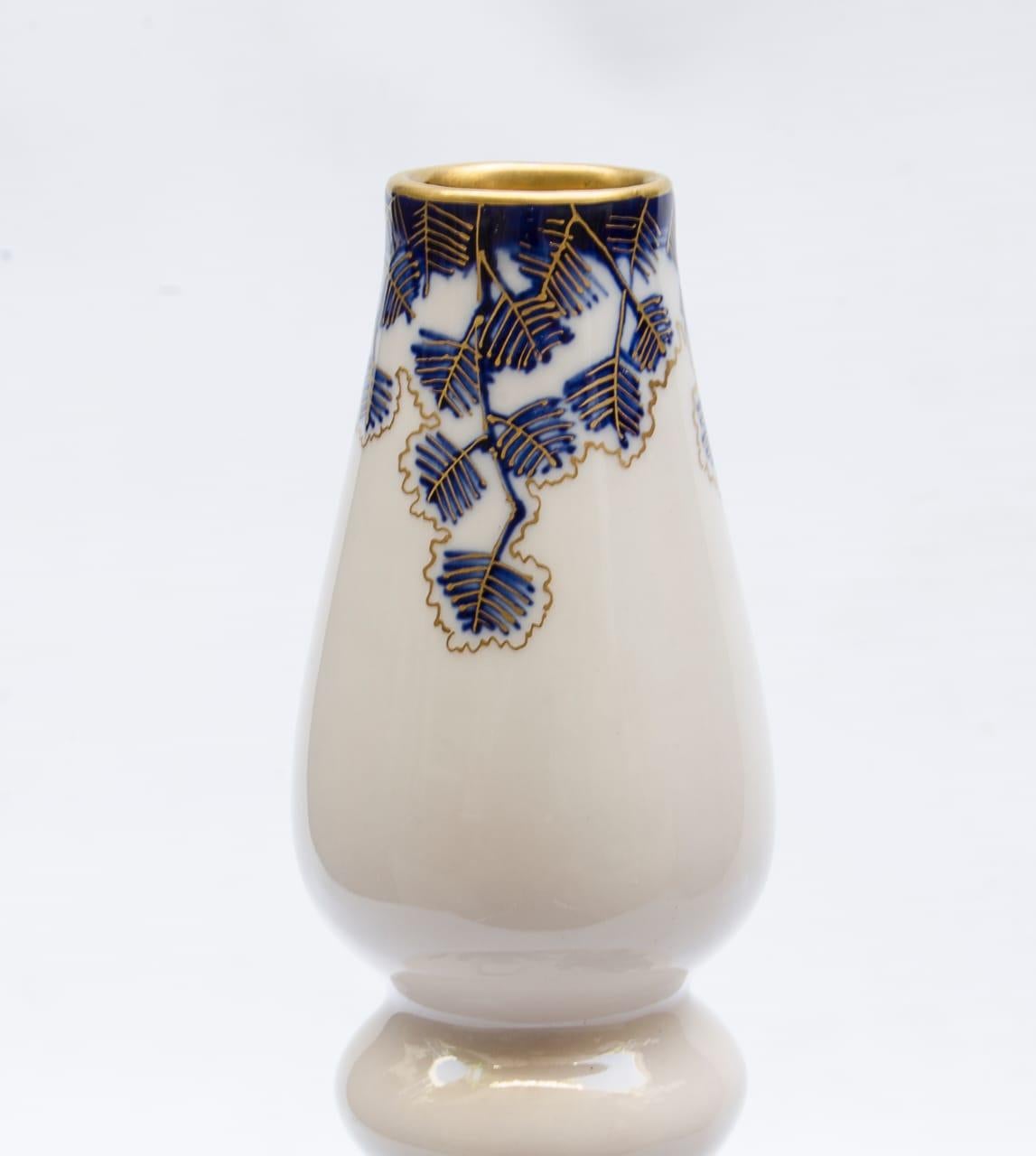 Art Nouveau glass
manufacture turn Vienna, Austria
Origin Austria
porcelain hand painted
perfect condition 1910.
Art nouveau, modernist art or modernism was an international artistic and decorative movement, developed between approximately 1890 and