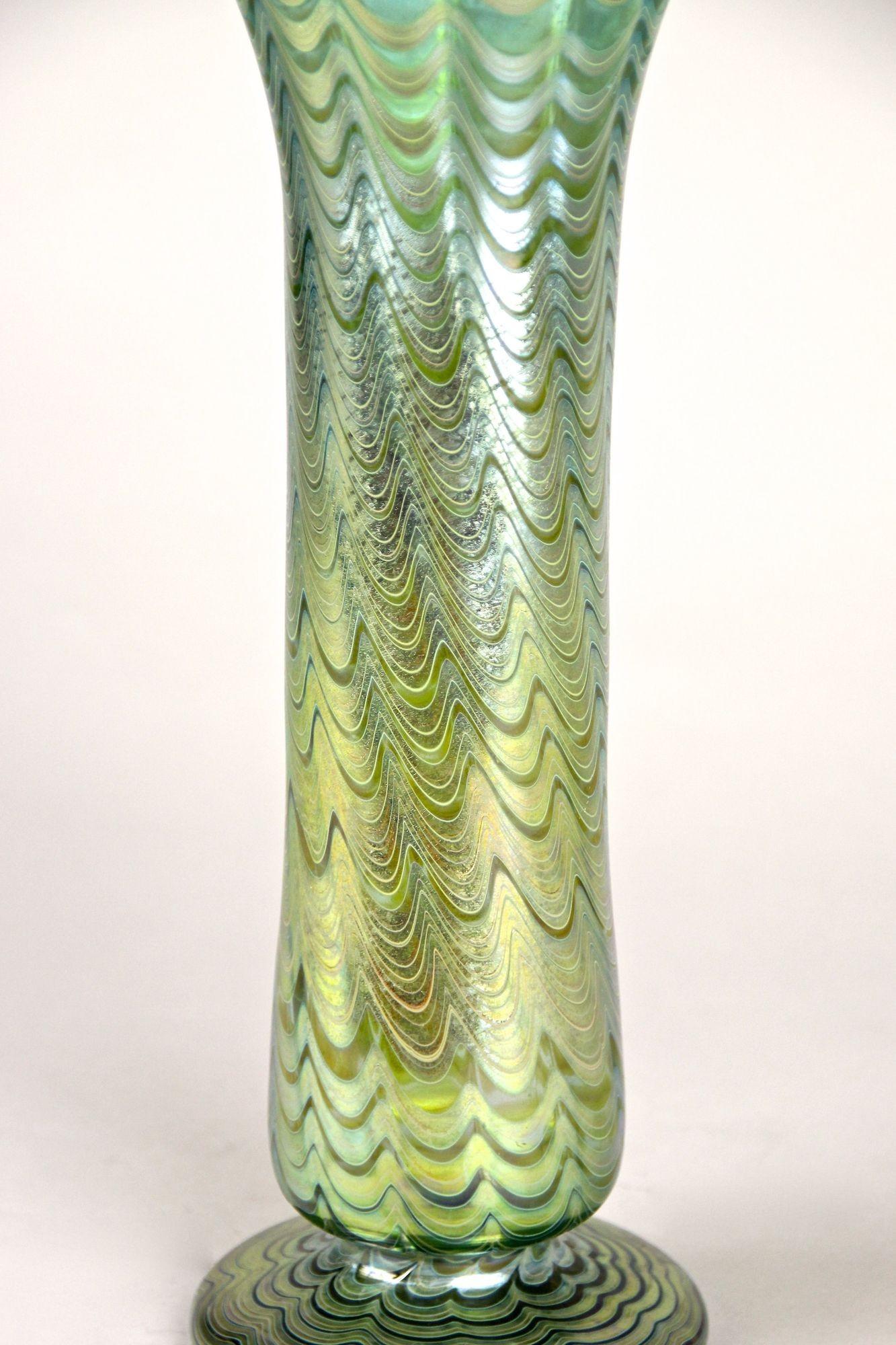Art Nouveau Glass Vase by Loetz, Phaenomen Genre 6893 Green, Bohemia ca. 1899 For Sale 5