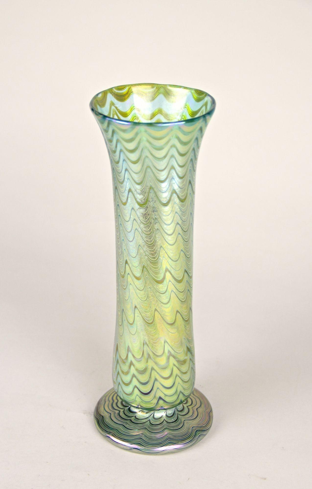 19th Century Art Nouveau Glass Vase by Loetz, Phaenomen Genre 6893 Green, Bohemia ca. 1899 For Sale