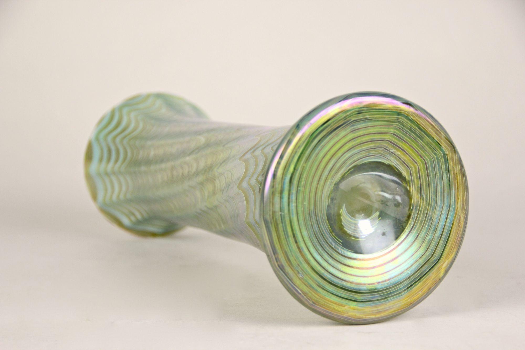 Blown Glass Art Nouveau Glass Vase by Loetz, Phaenomen Genre 6893 Green, Bohemia ca. 1899 For Sale