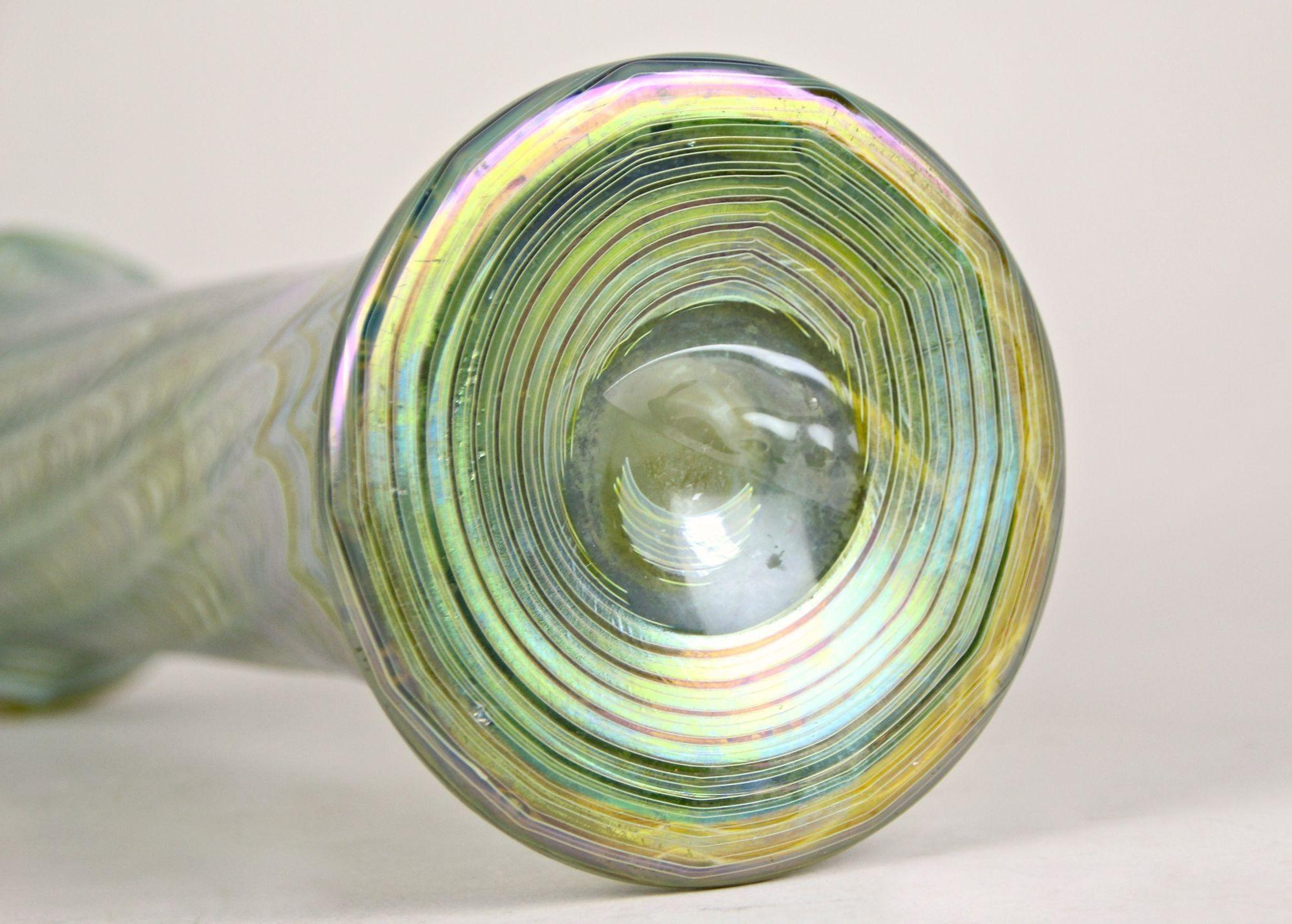 Art Nouveau Glass Vase by Loetz, Phaenomen Genre 6893 Green, Bohemia ca. 1899 For Sale 2