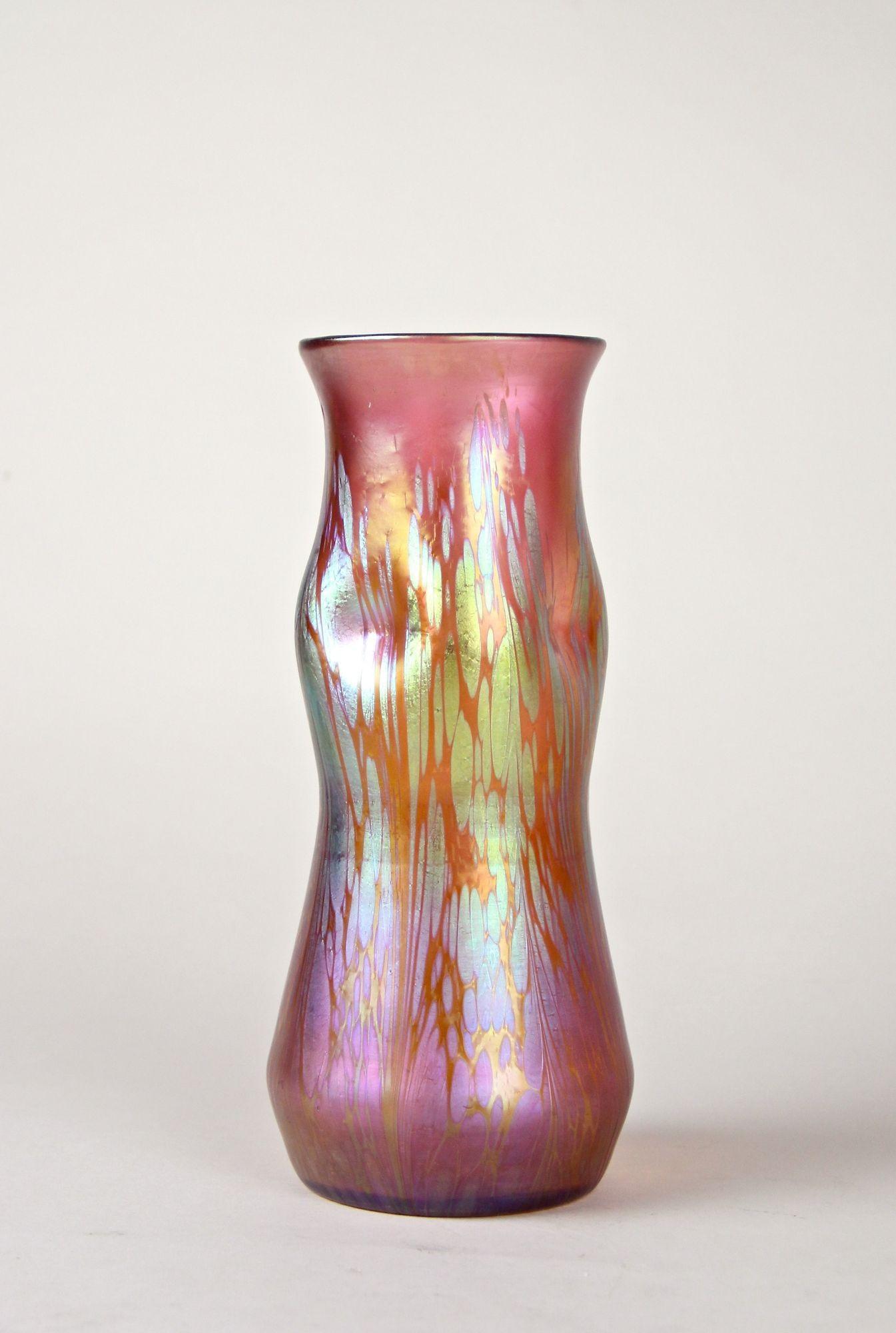 Tchèque Vase en verre Art Nouveau de Loetz Glass - Decor Medici Pink Iridescent, CZ, 1902 en vente