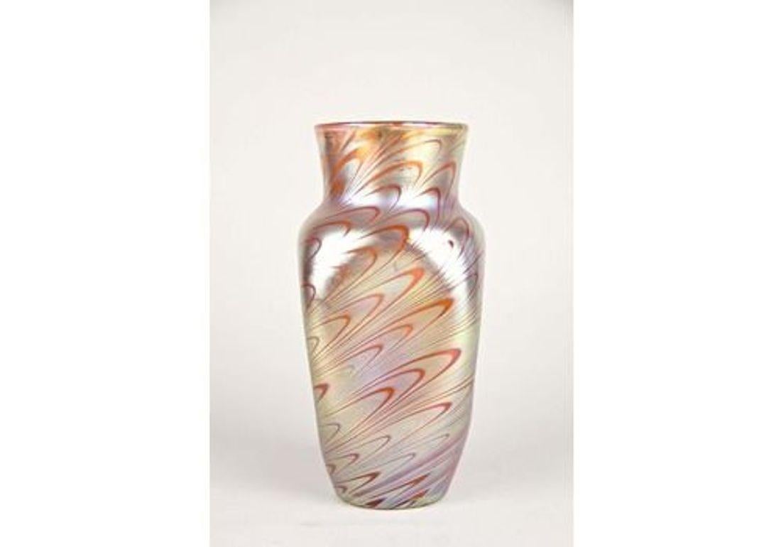 Fatto a mano Vaso in vetro Art Nouveau di Loetz Glass - Phenomen Rosa, Iridescente, 1902 ca. in vendita