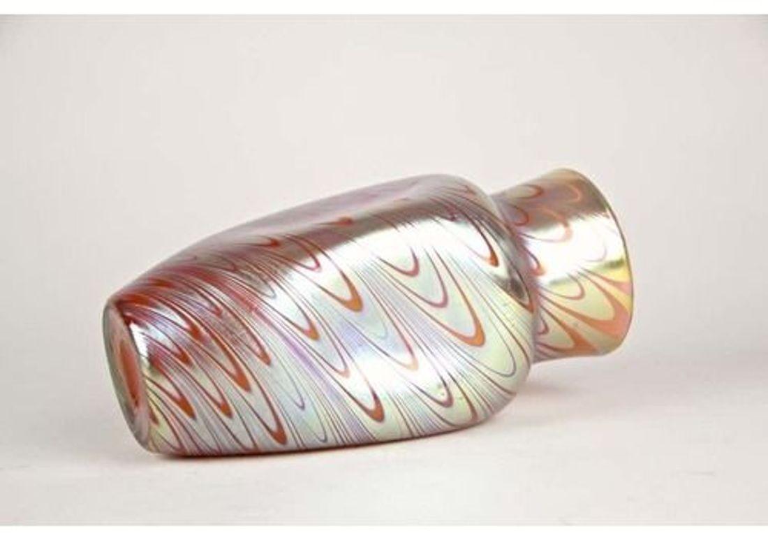 Vetro soffiato Vaso in vetro Art Nouveau di Loetz Glass - Phenomen Rosa, Iridescente, 1902 ca. in vendita