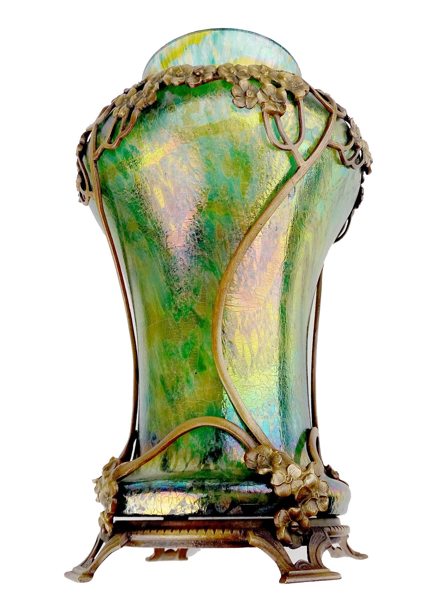 Exceptionnal Art Nouveau Glass Vase  Flower Bronze Overlay,  Loetz Tiffany Era In Good Condition For Sale In Bremen, DE