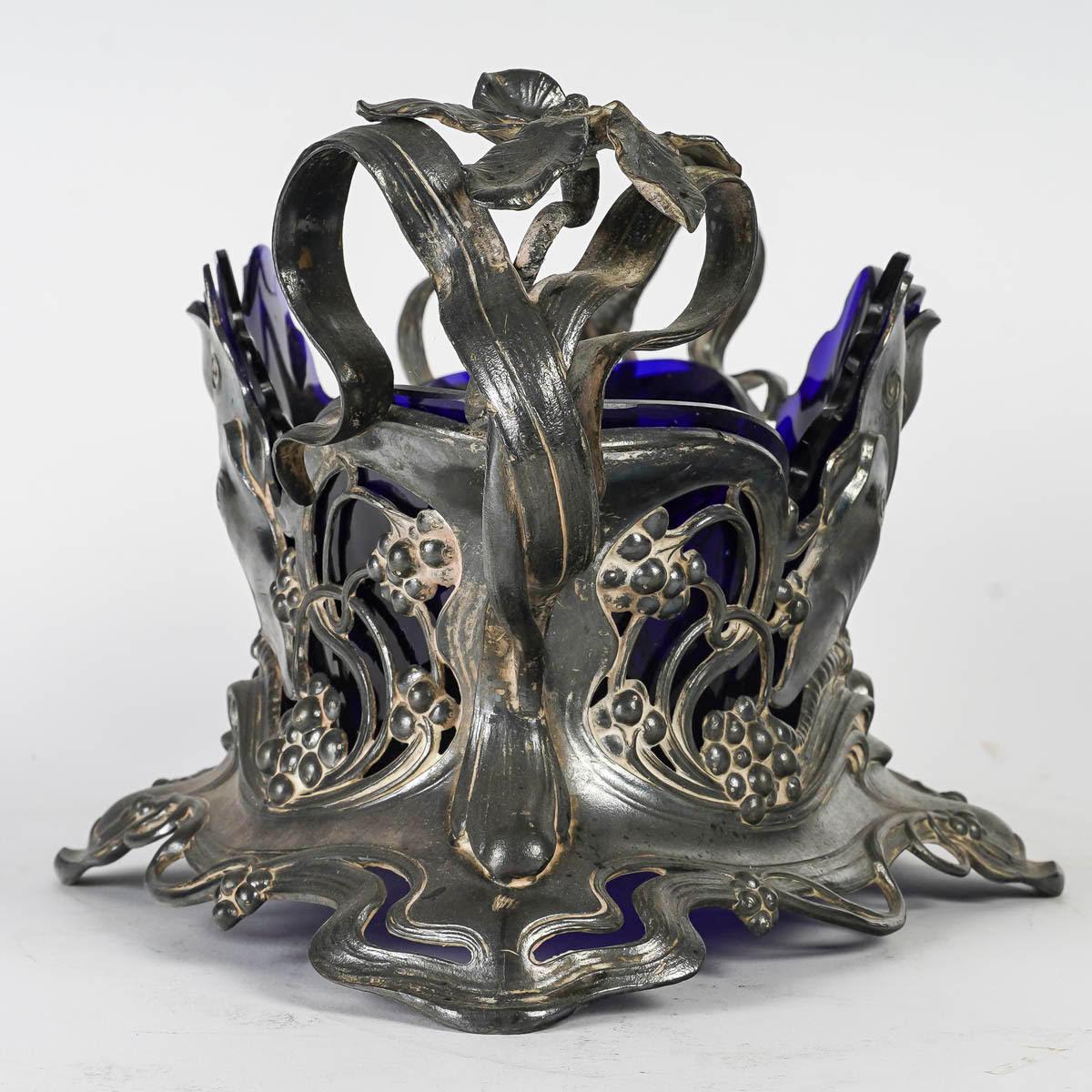 Art Nouveau Goblet, Circa 1900, Floral and Butterfly Design. In Good Condition In Saint-Ouen, FR