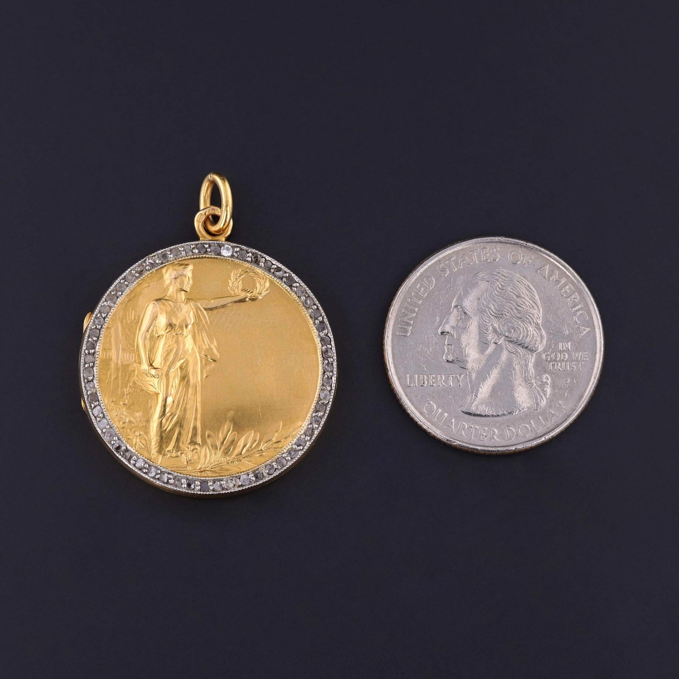 A magnificent Art Nouveau locket (circa 1890), crafted in solid 18k gold and depicting Clio, the muse of history and lyric poetry. Her serene figure is rendered in sculptural relief, framed by a brilliant halo of antique diamonds set in platinum