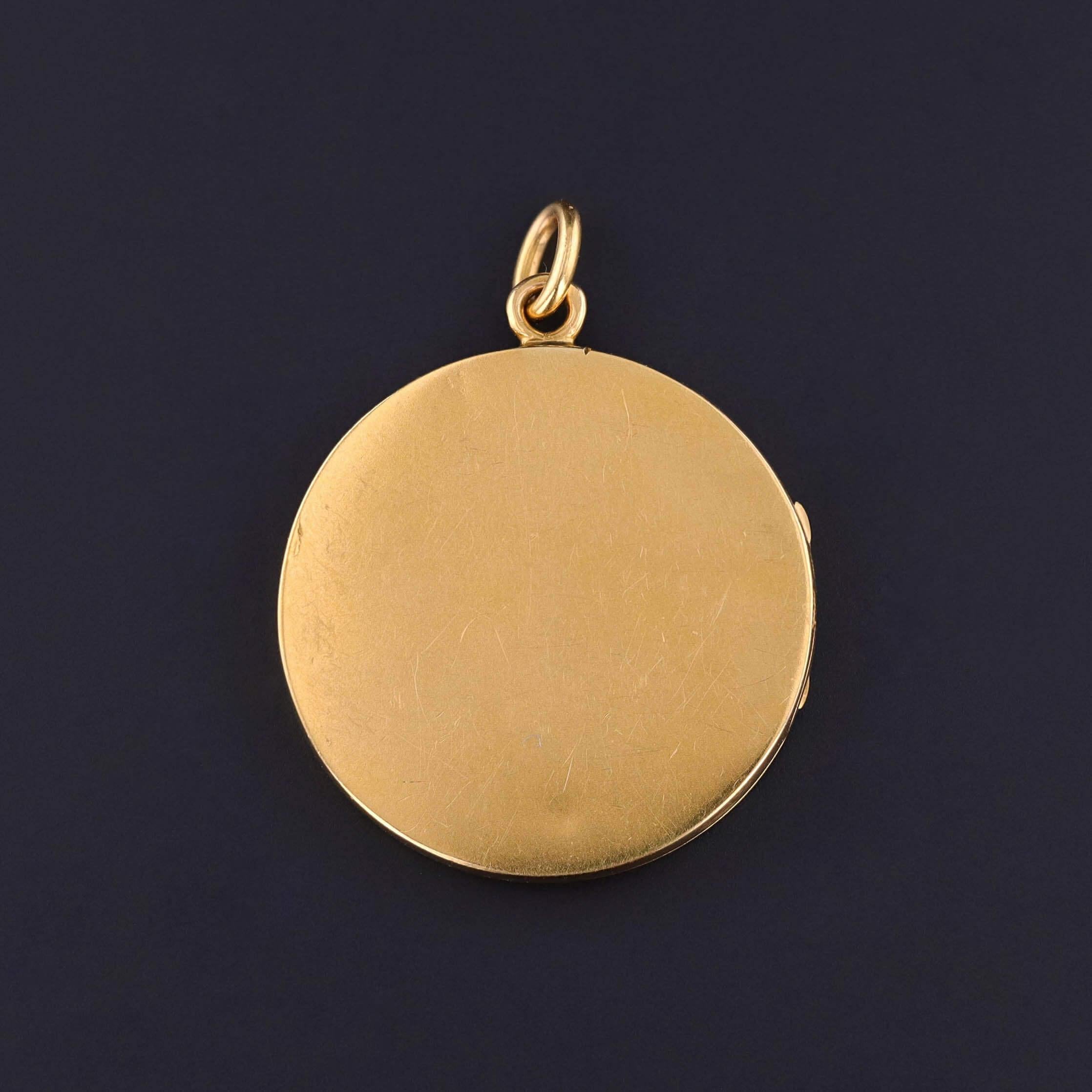 Taglio grezzo Art Nouveau Goddess Locket of 18k Gold in vendita