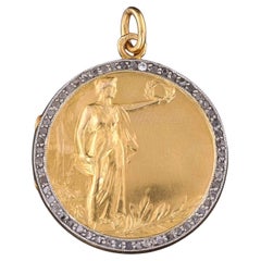 Art Nouveau Goddess Locket of 18k Gold