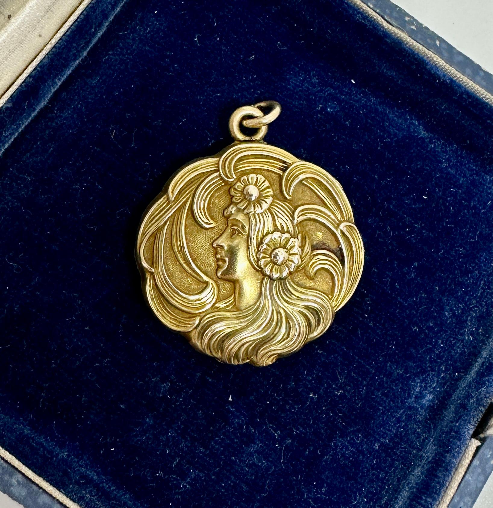 This is a gorgeous antique gold filled Victorian - Art Nouveau locket pendant necklace which features a beautiful goddess maiden woman with extraordinary flowing hair in the fabulous style of the Czech artist Alfonse Mucha.  This is one of the most