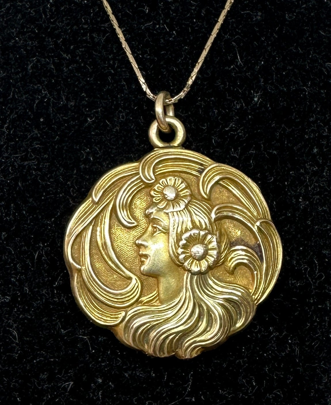 Art Nouveau Goddess Maiden Woman Locket Necklace Alfonse Mucha Gorgeous In Excellent Condition For Sale In New York, NY