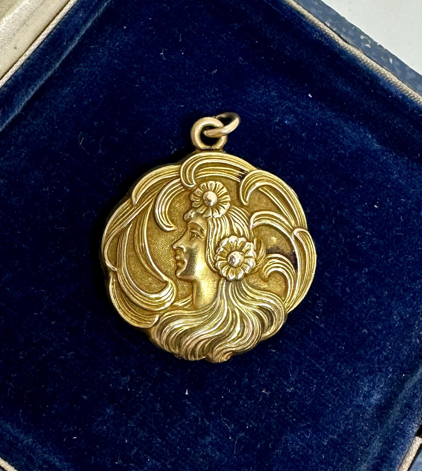 Art Nouveau Goddess Maiden Woman Locket Necklace Alfonse Mucha Gorgeous For Sale 3