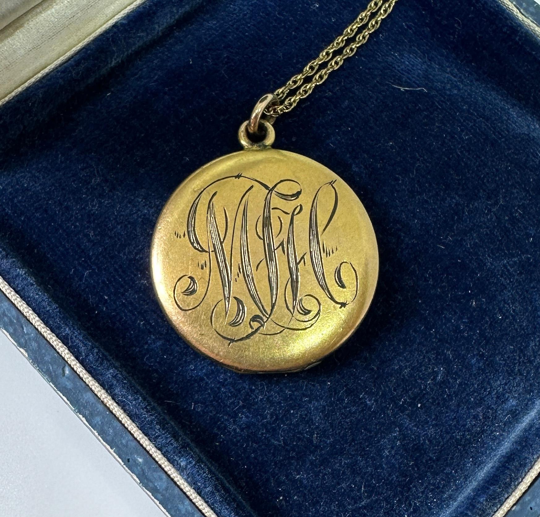 Art Nouveau Goddess Maiden Woman Locket Necklace Gorgeous In Good Condition For Sale In New York, NY