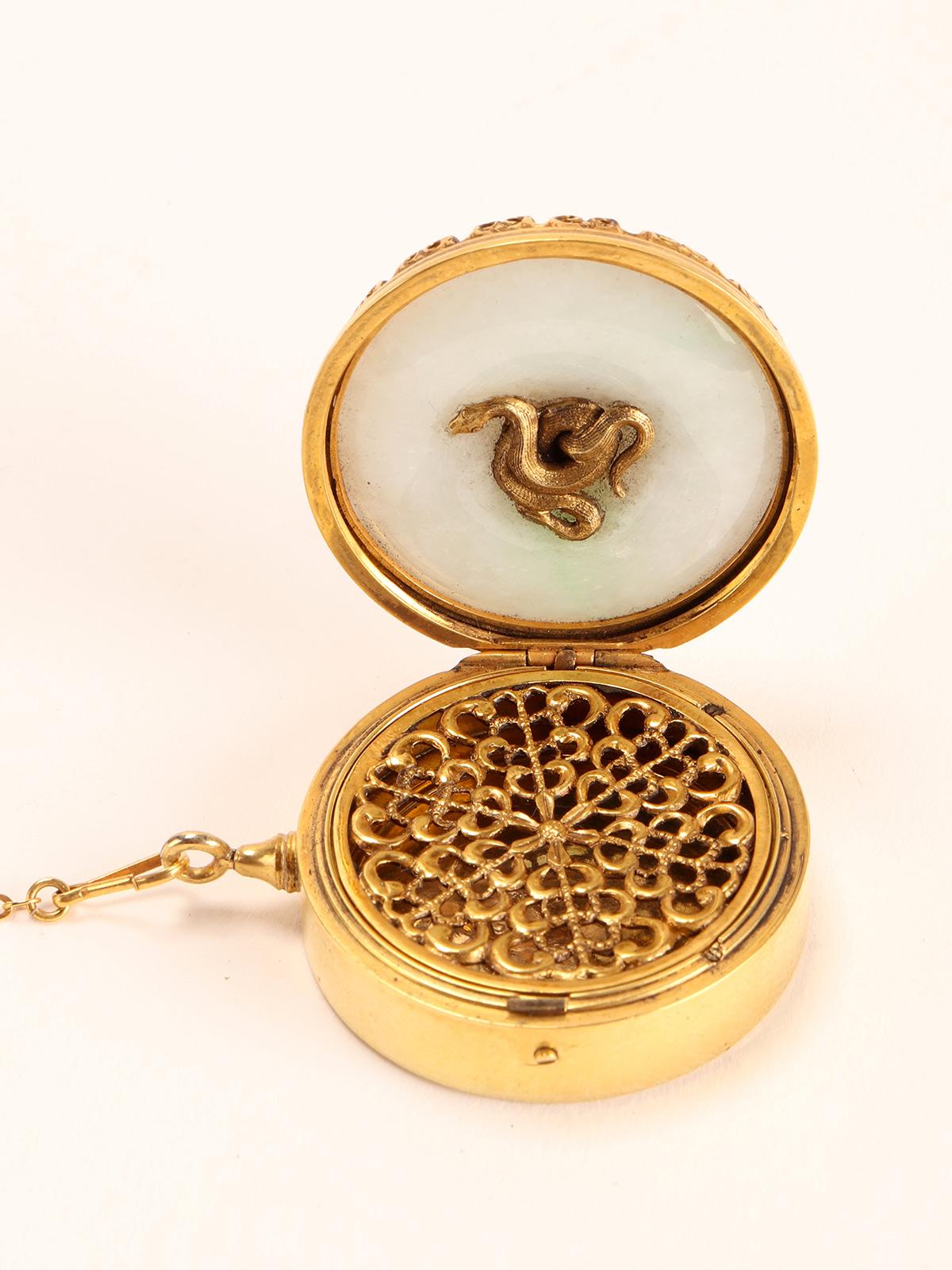 20th Century Art nouveau gold and jade vinaigrette, by Georges Fouquet France 1900. For Sale