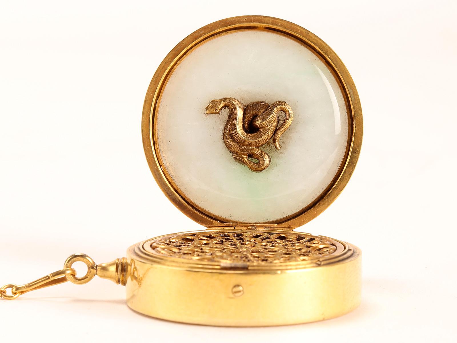 Gold Art nouveau gold and jade vinaigrette, by Georges Fouquet France 1900. For Sale