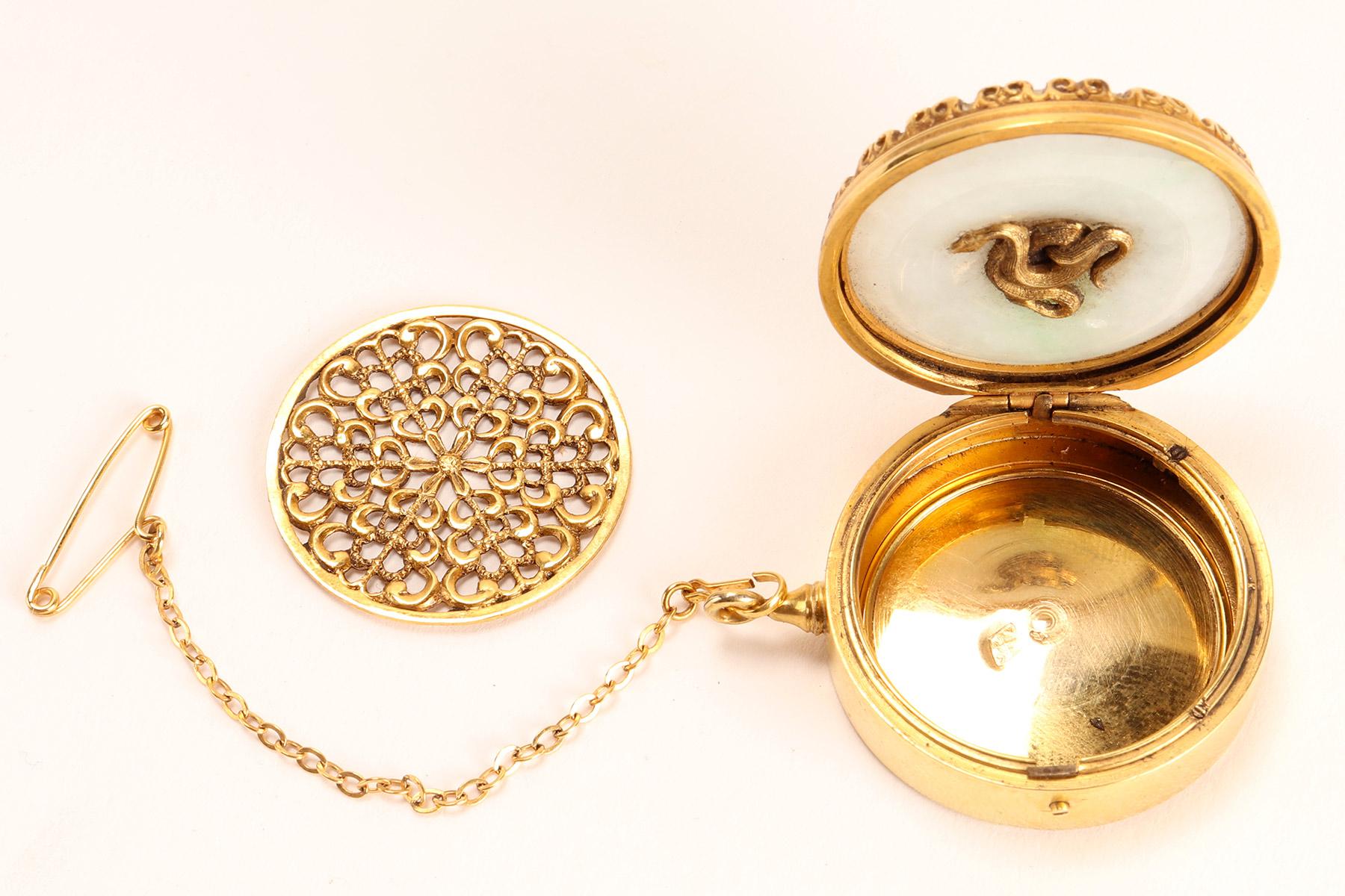 Art nouveau gold and jade vinaigrette, by Georges Fouquet France 1900. For Sale 1