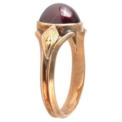 Anillo Art Nouveau Unisex de Oro y Granate Cabujón Ovalado