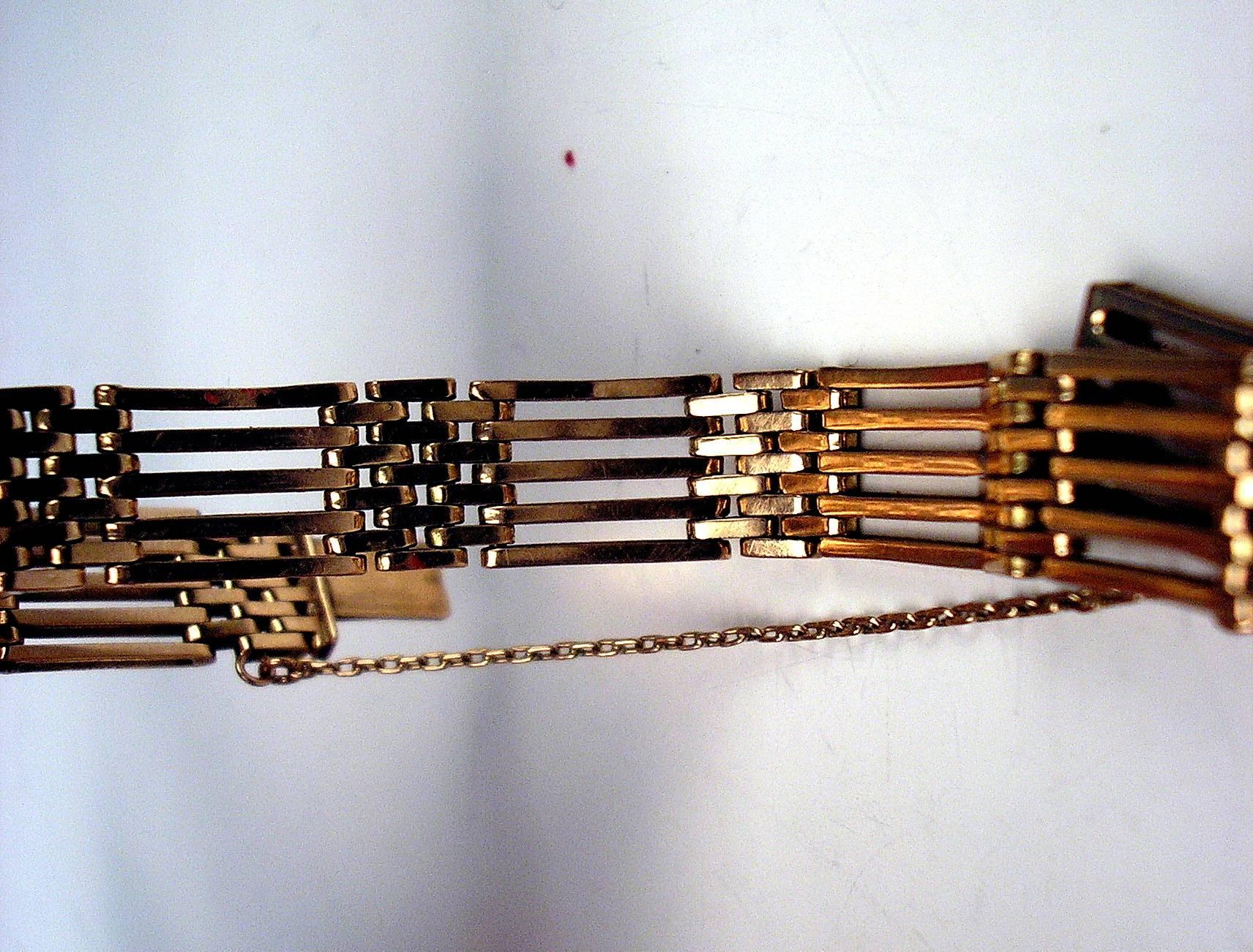 Women's Art Nouveau Gold Chain Bracelet, Vienna Austria, Around 1910 For Sale