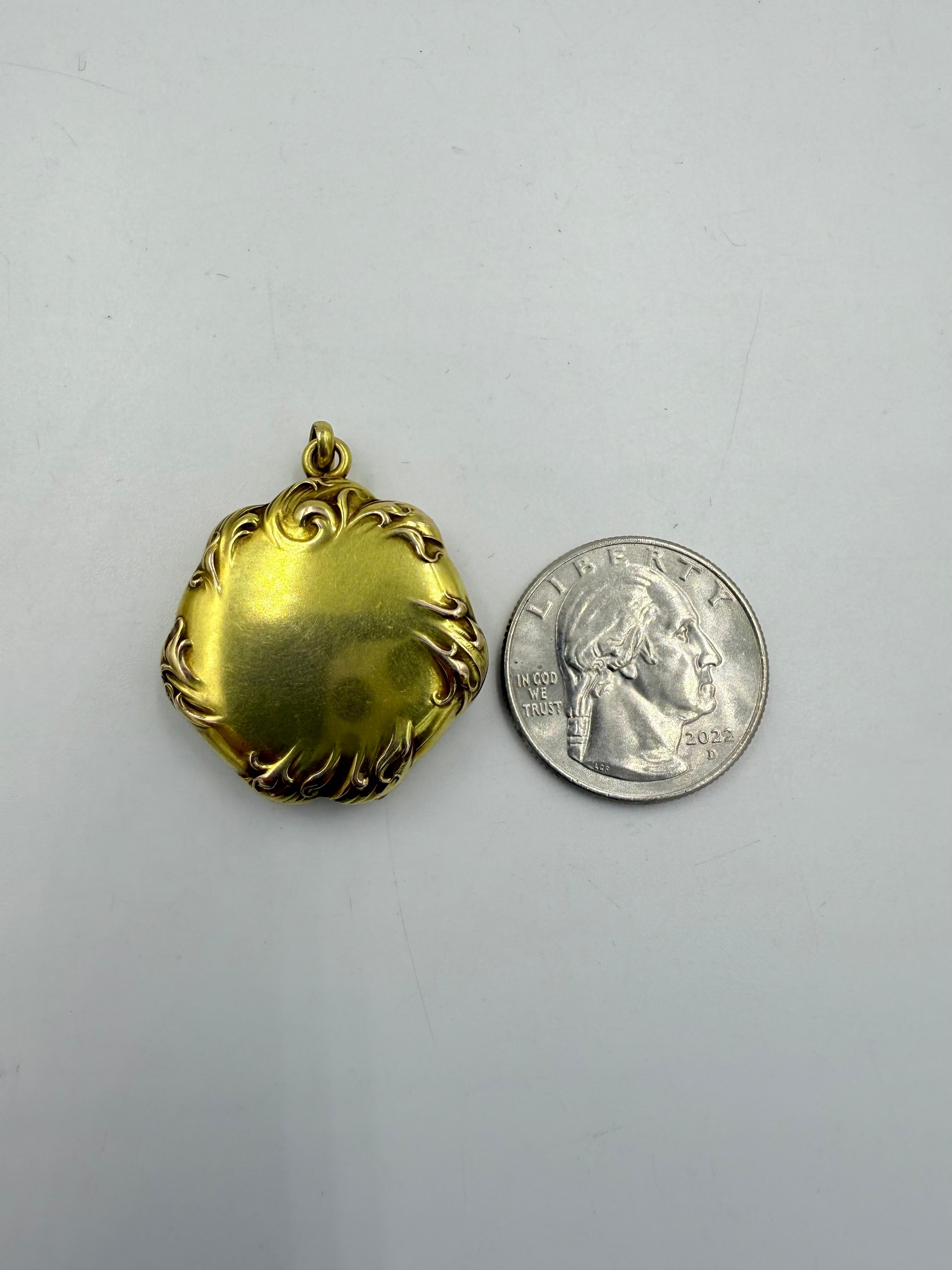 Medallón de oro con diamantes Art Nouveau Circa 1905 en venta 1