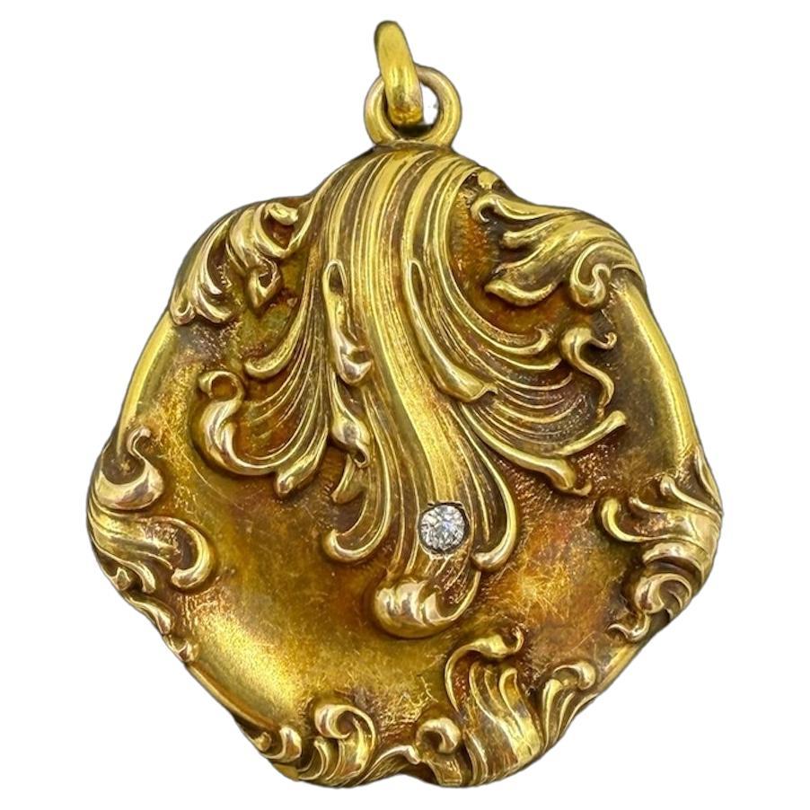Médaillon Art Nouveau en or et diamant Circa 1905