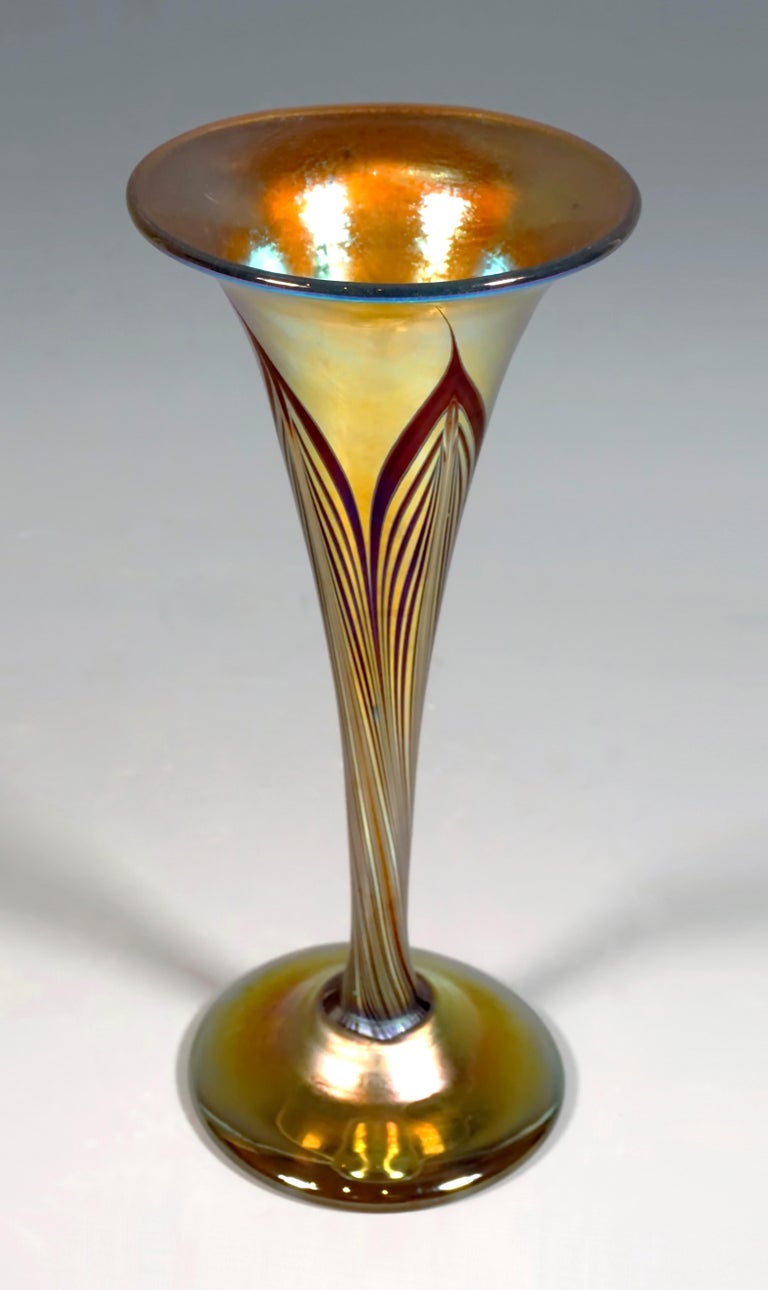 American Art Nouveau Gold Favrile Glass Vase, L.C. Tiffany, New York, Around 1896