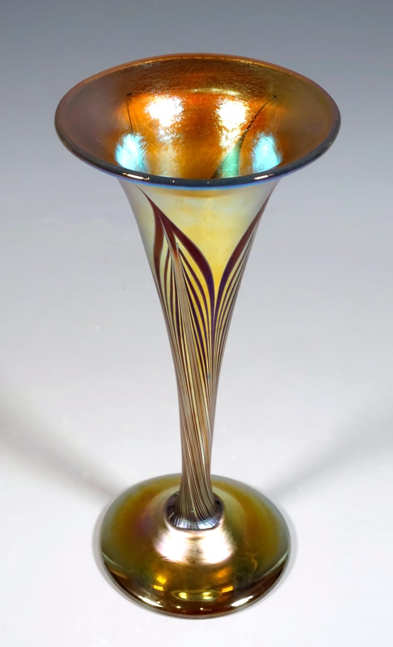 Hand-Crafted Art Nouveau Gold Favrile Glass Vase, L.C. Tiffany, New York, Around 1896