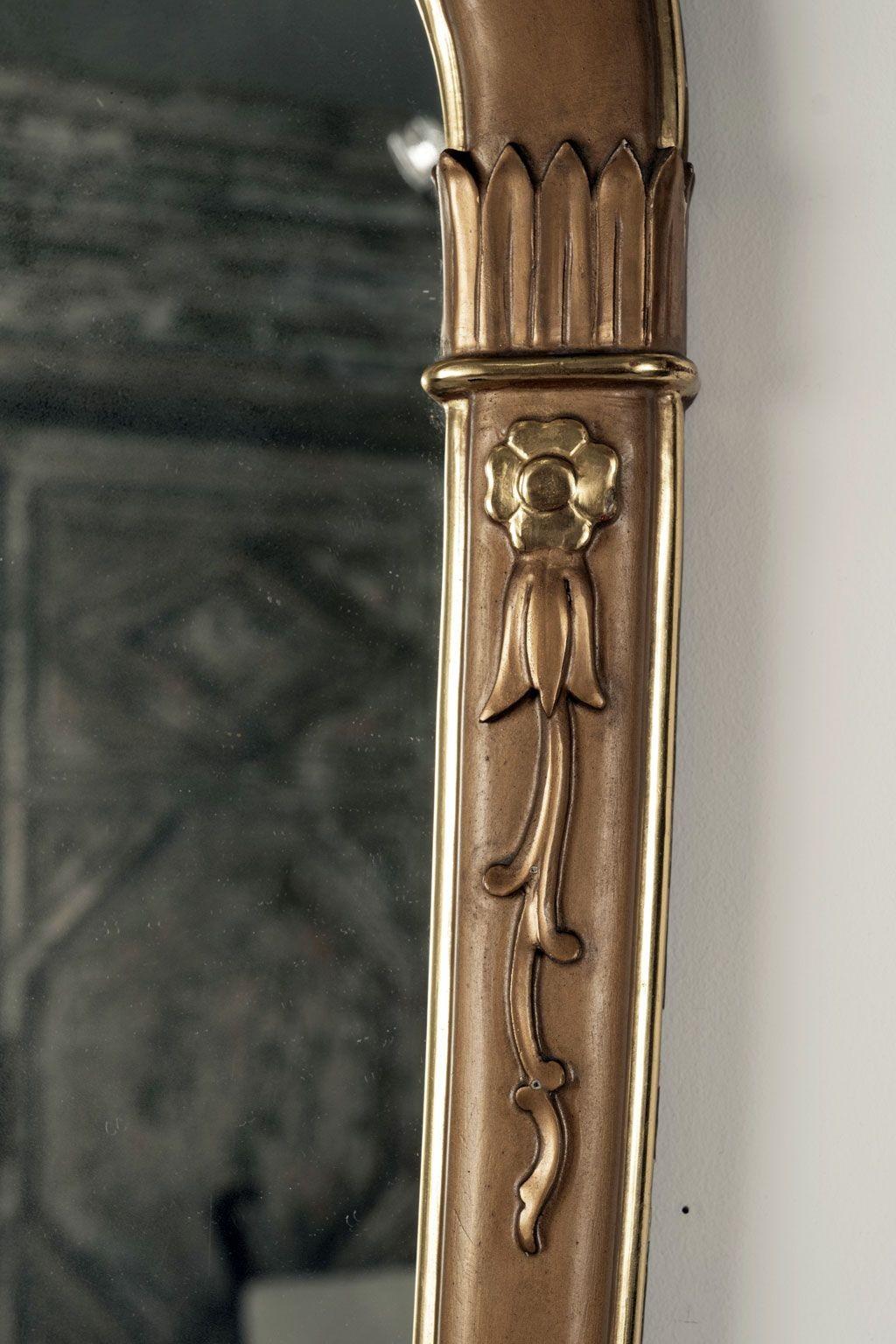 Sculpté à la main Miroir Art nouveau peint en or et bois doré en vente