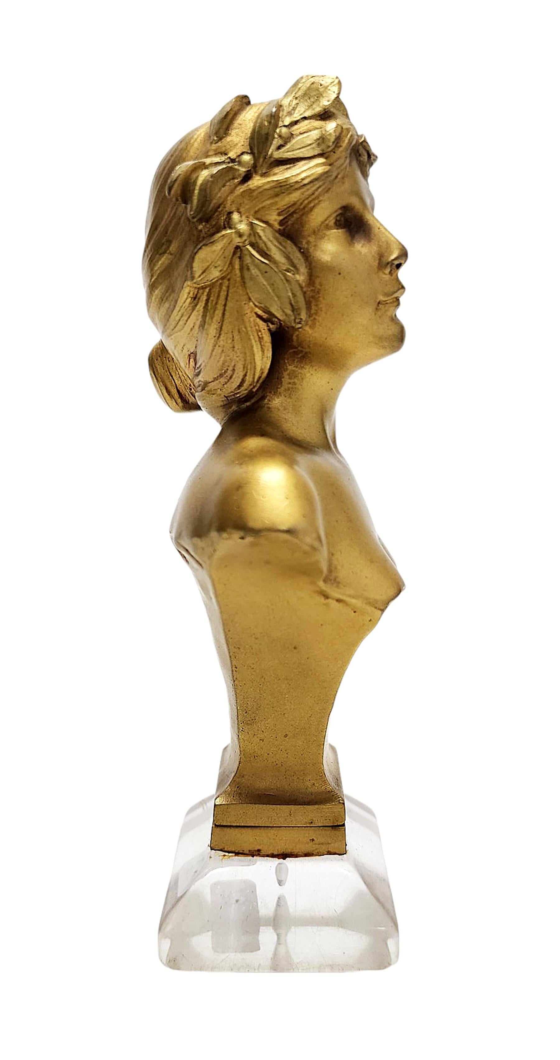 Art nouveau Modèle Art Nouveau en bronze patiné or 'La Poésie' signé Lecci, France en vente