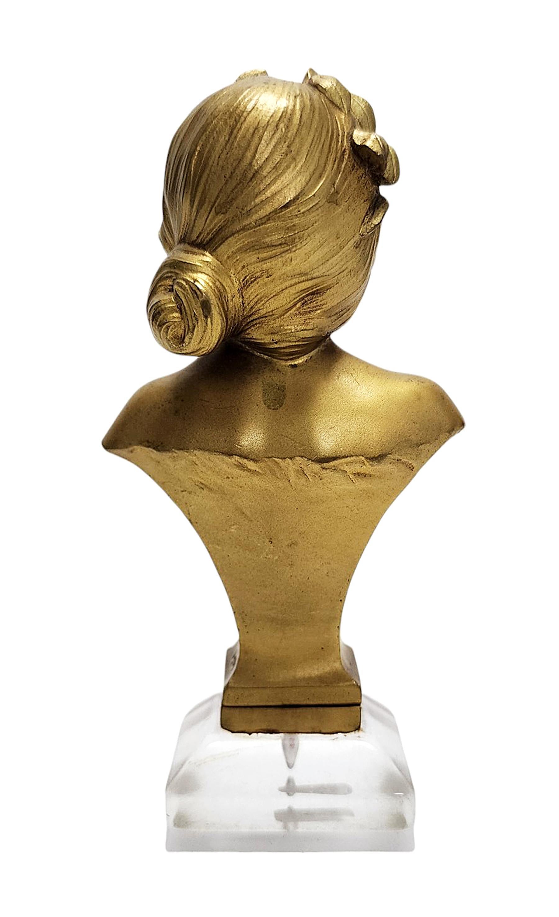 Français Modèle Art Nouveau en bronze patiné or 'La Poésie' signé Lecci, France en vente