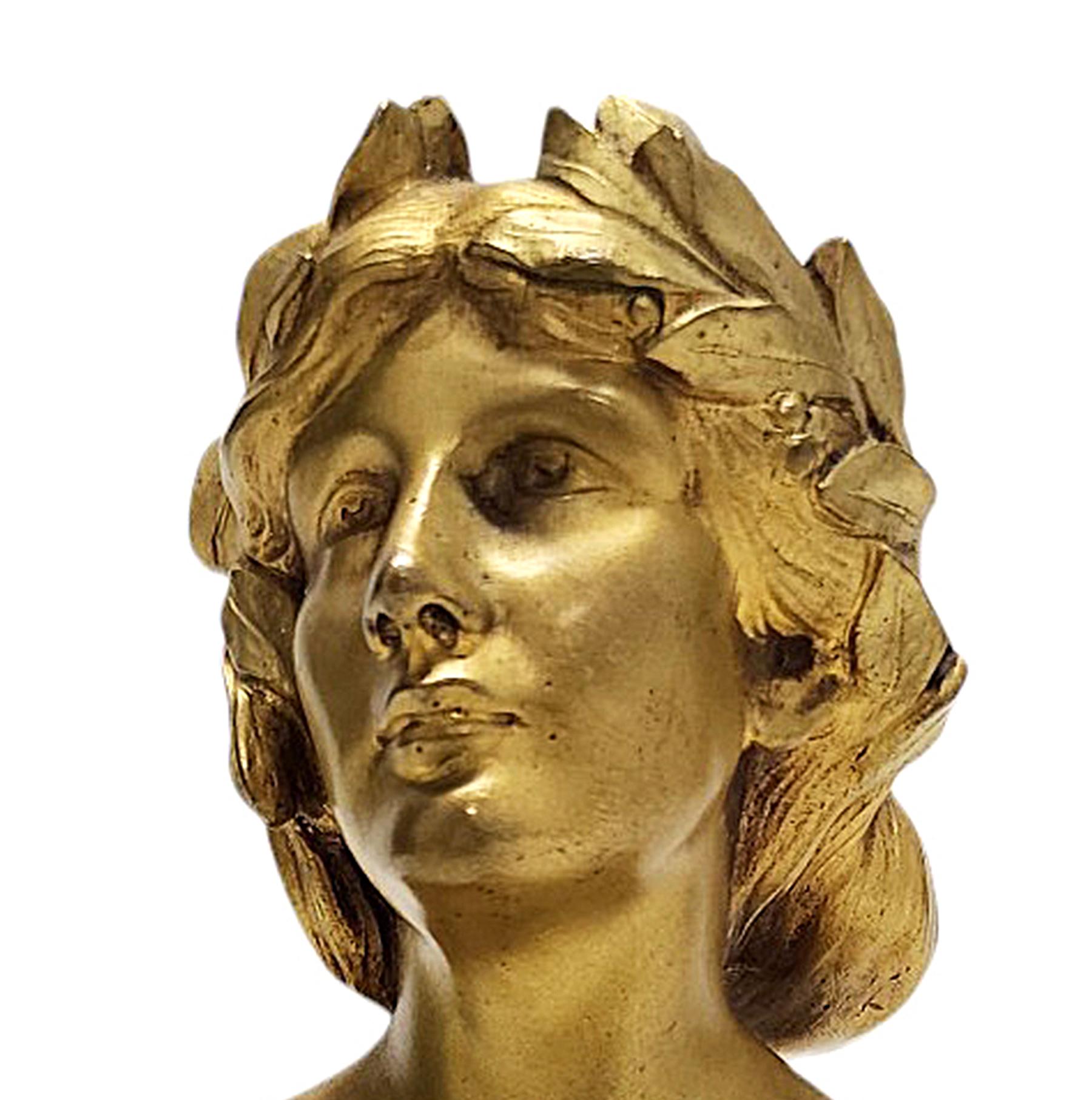 Métal Modèle Art Nouveau en bronze patiné or 'La Poésie' signé Lecci, France en vente