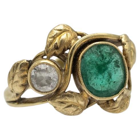 Art Nouveau gold ring with a emerald and a diamond, Austria, early 20th century. For Sale