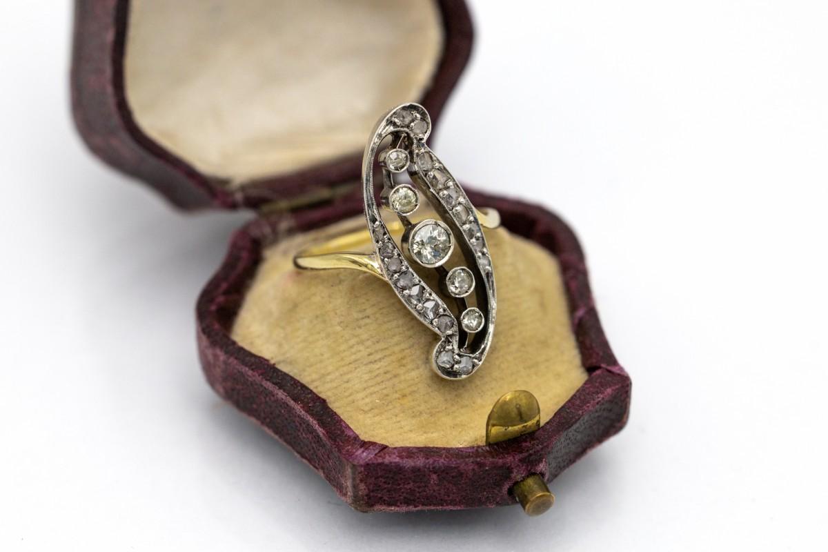 Art Nouveau gold ring with diamonds, early 20th century. For Sale 2