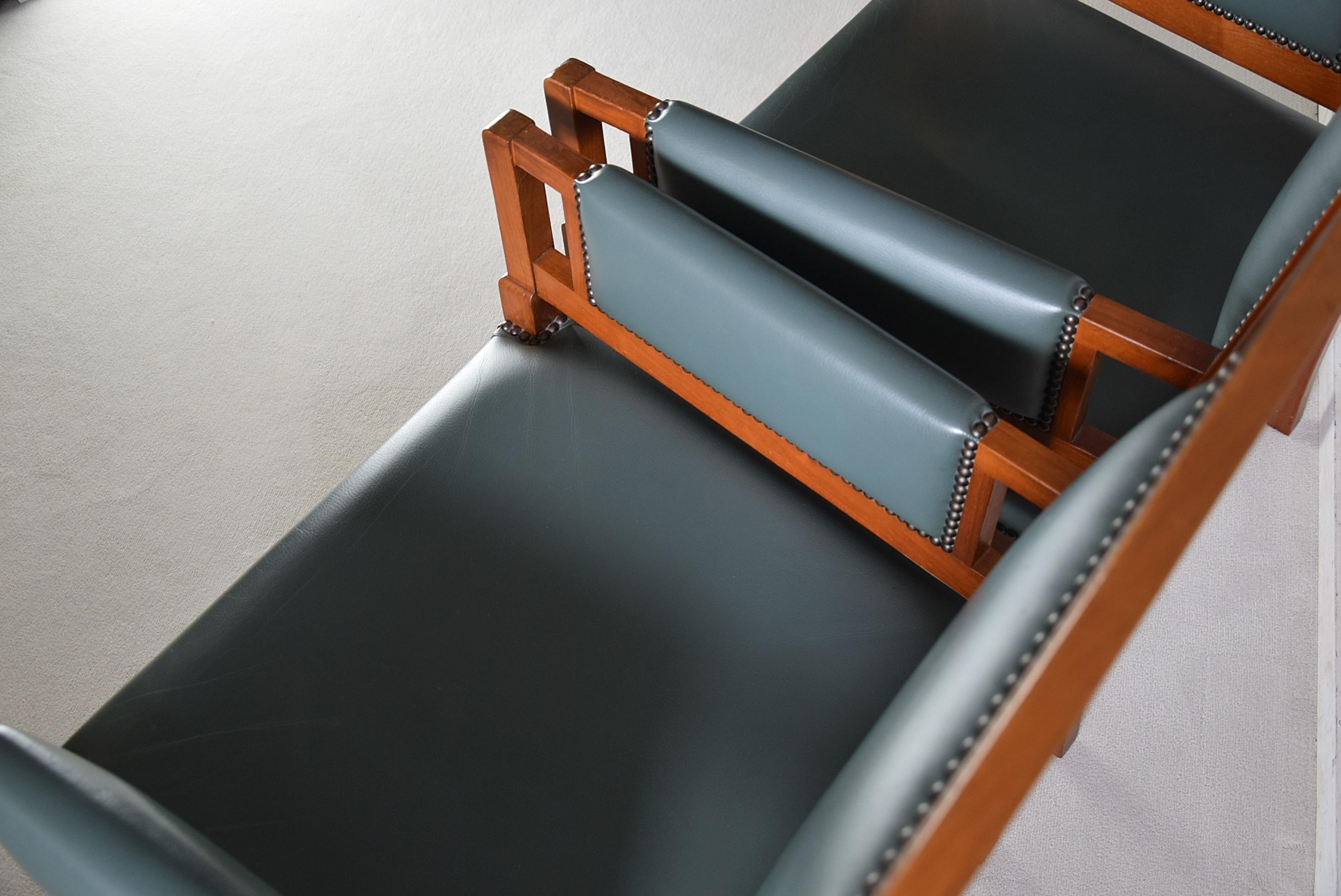 Grüne und braune Sessel im Jugendstil (Leder) im Angebot